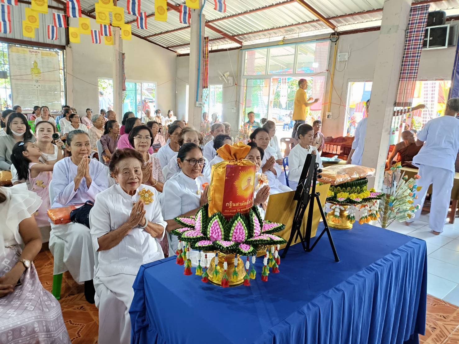 ภาพร่วมพิธีกรรมวัดศรีชมภู