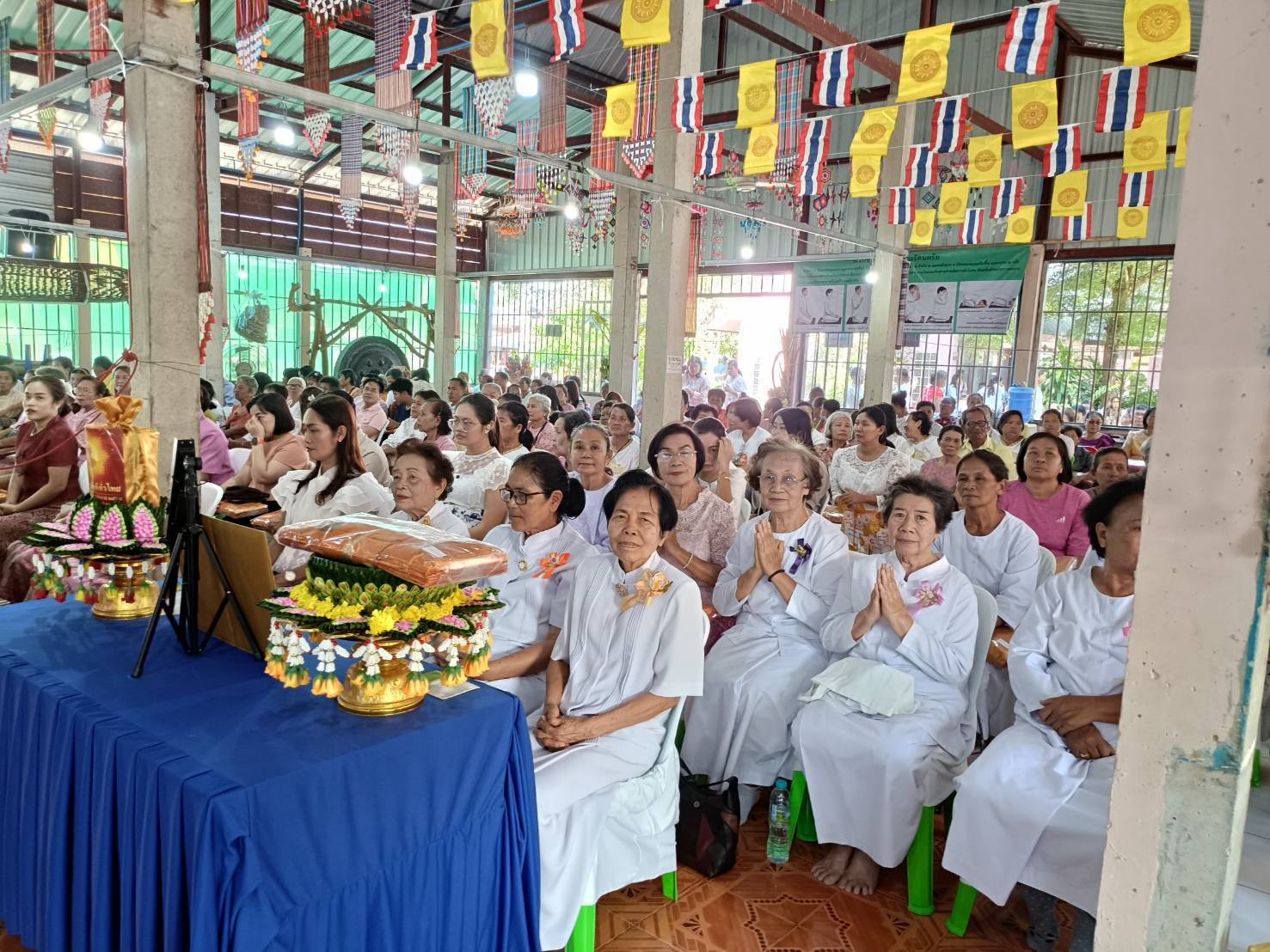 ภาพร่วมพิธีกรรมวัดศรีชมภู