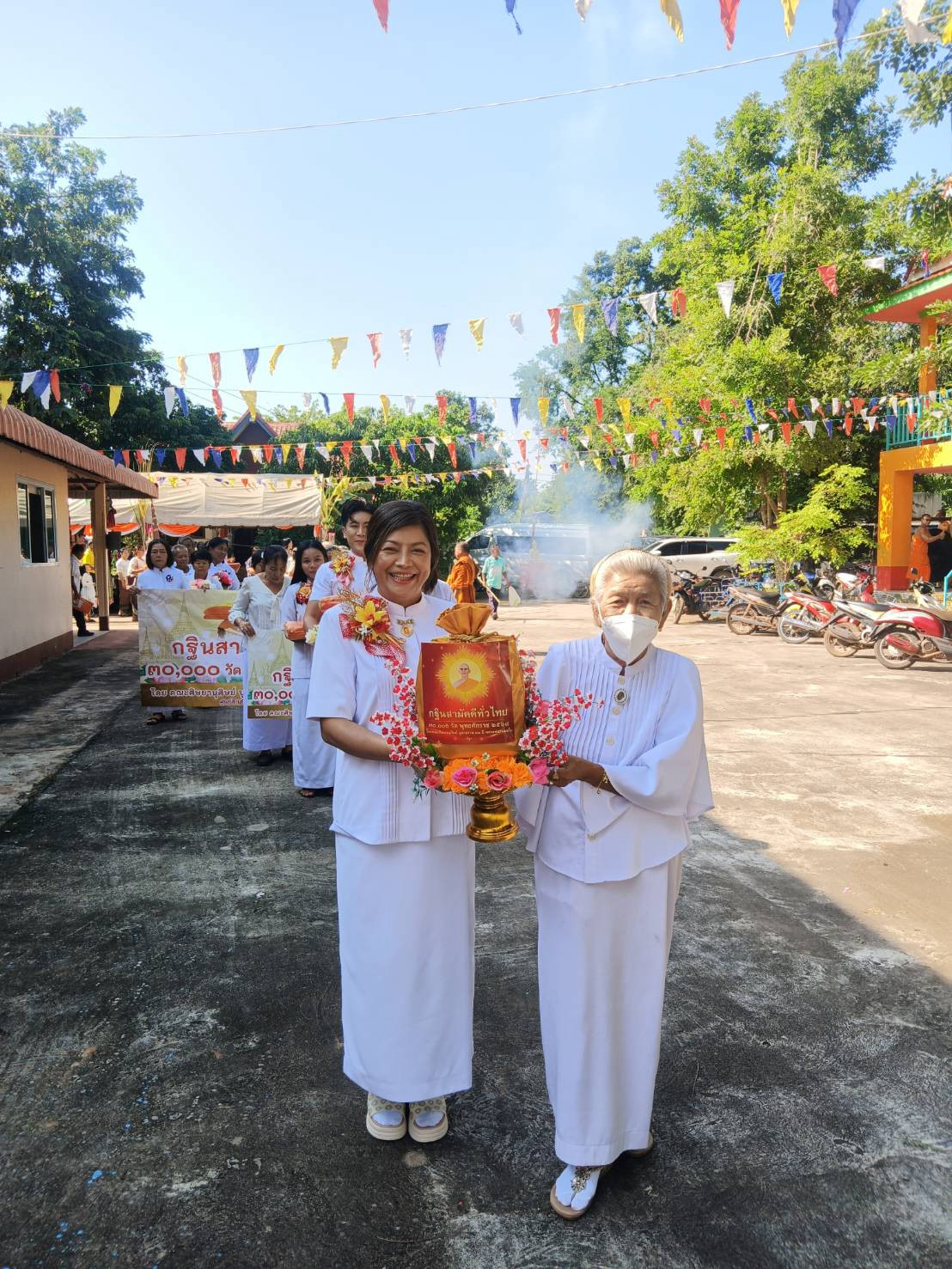 ภาพร่วมขบวนกฐินวัดแถวไพรวัน