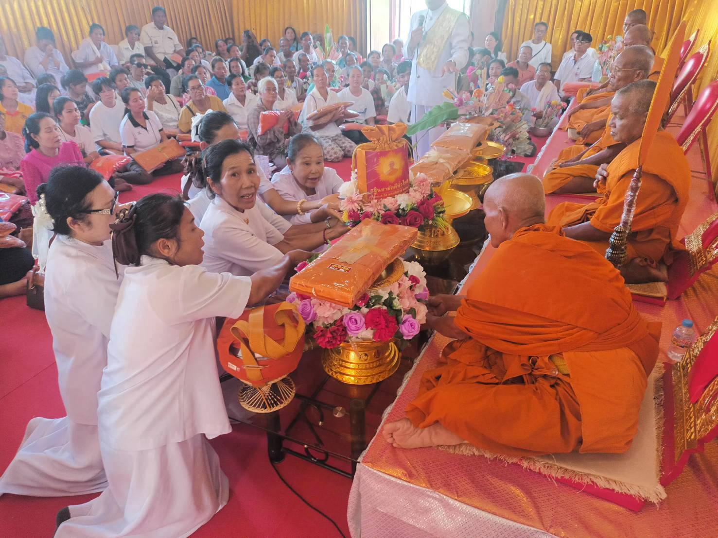 ภาพการถวายปัจจัยวัดซับใหม่