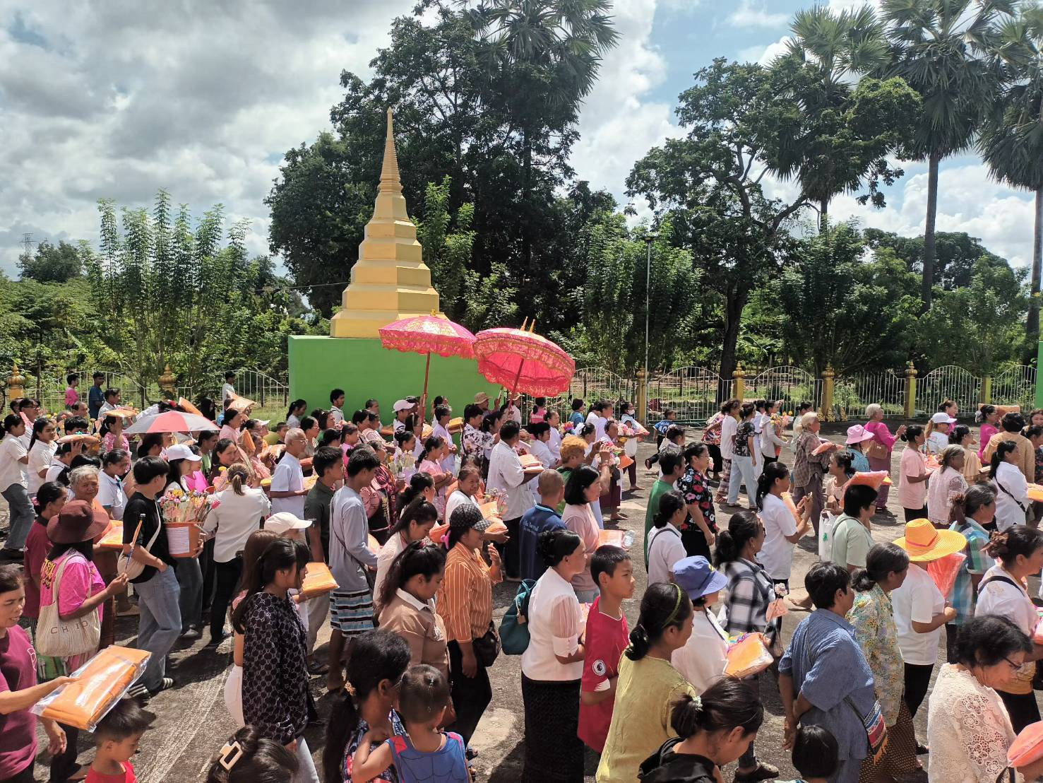 ภาพร่วมขบวนกฐินวัดซับใหม่