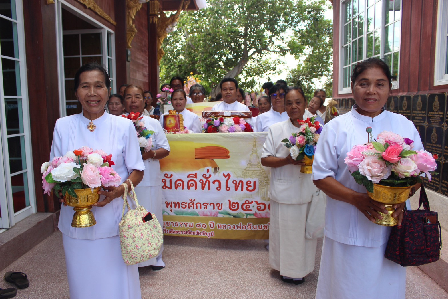 ภาพร่วมขบวนกฐินวัดอัมพวัน