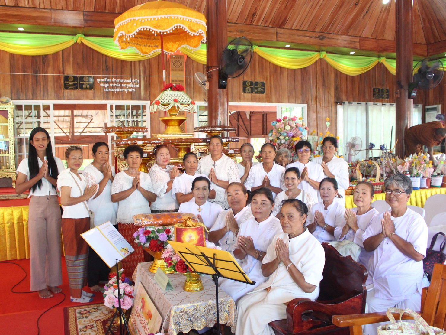 ภาพร่วมพิธีกรรมวัดอัมพวัน