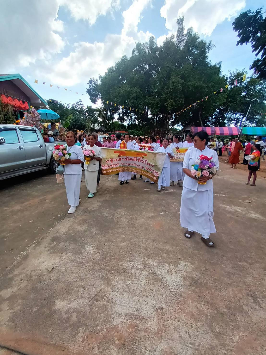 ภาพร่วมขบวนกฐินวัดทรายเงิน