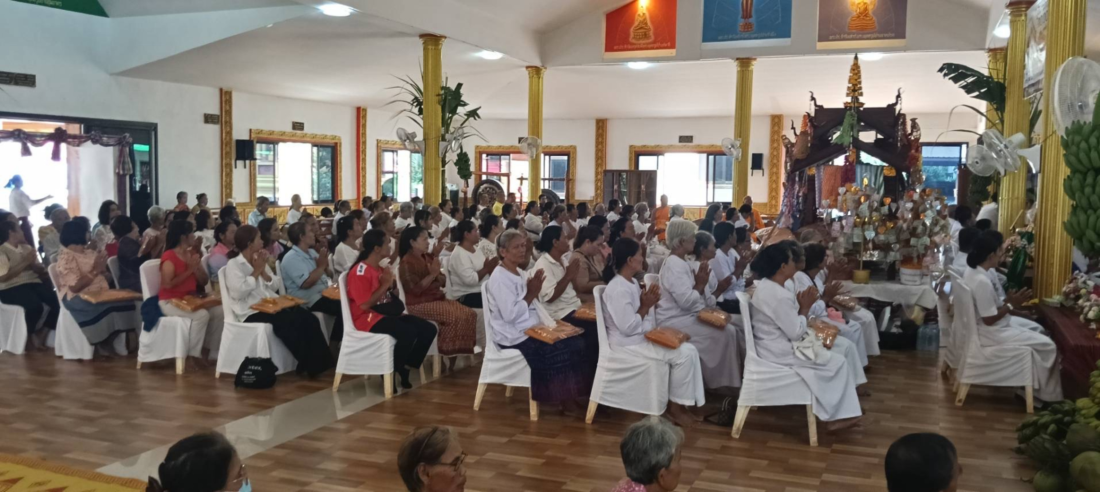 ภาพร่วมพิธีกรรมวัดสมบัติเจริญ