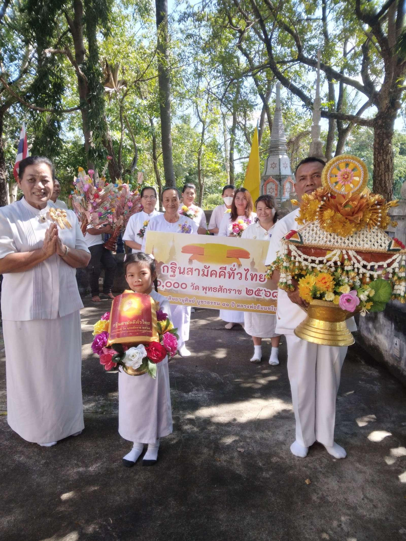 ภาพร่วมขบวนกฐินวัดหญ้าคา