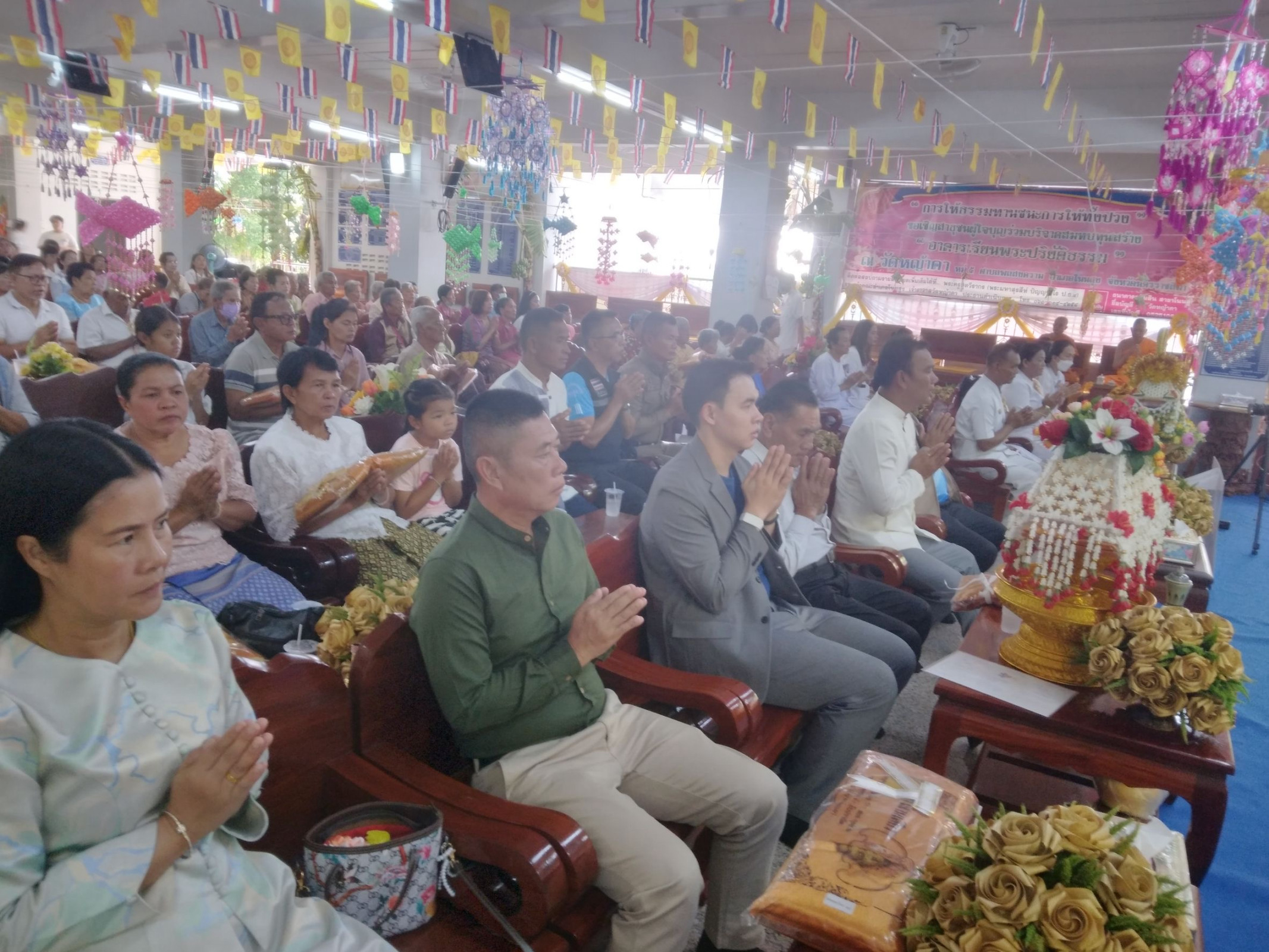 ภาพร่วมพิธีกรรมวัดหญ้าคา