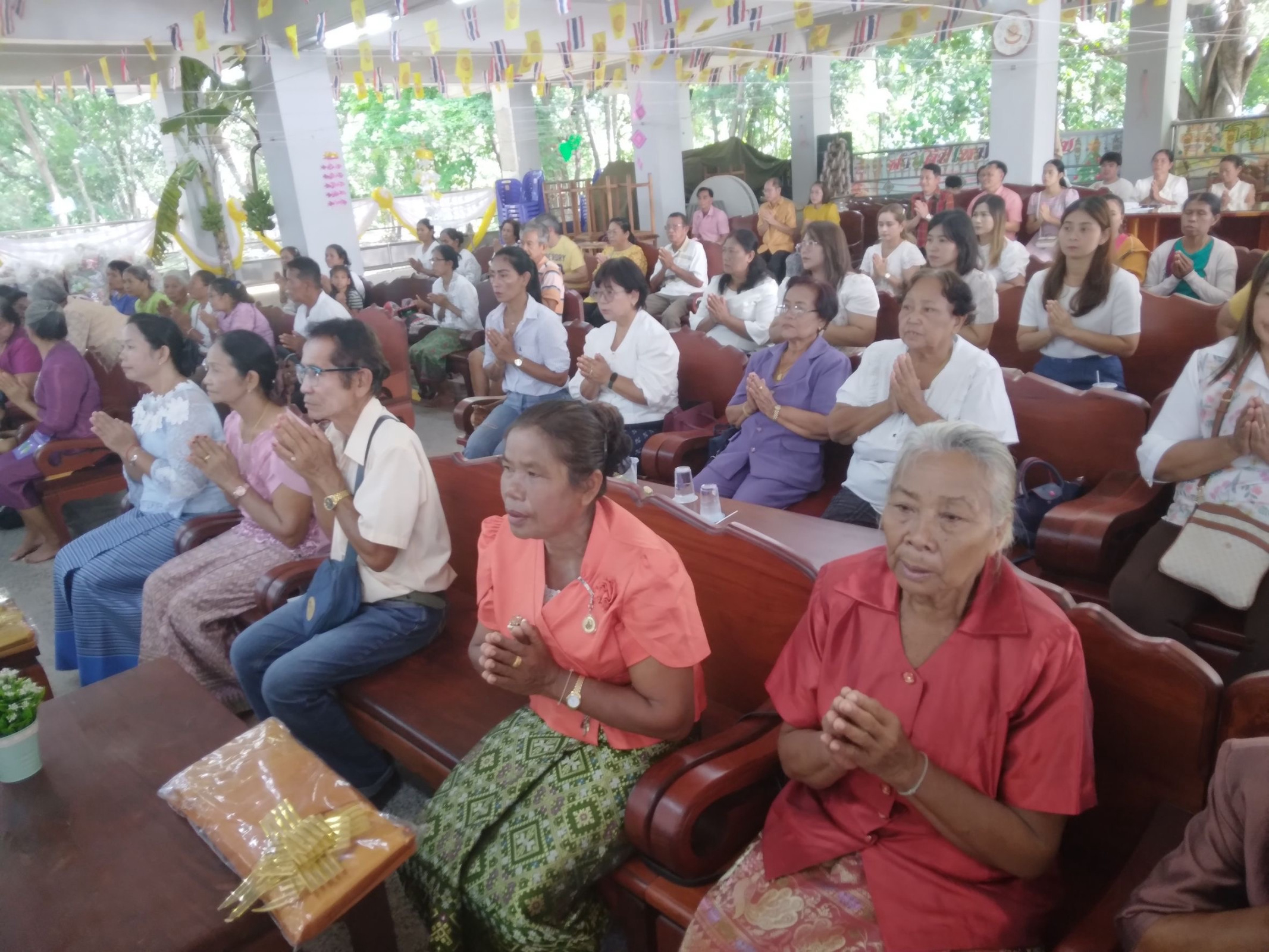 ภาพร่วมพิธีกรรมวัดหญ้าคา