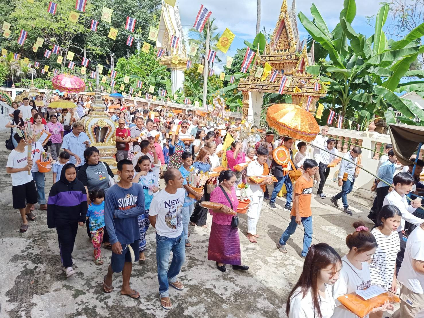 ภาพร่วมพิธีกรรมวัดธารอุทุมพร