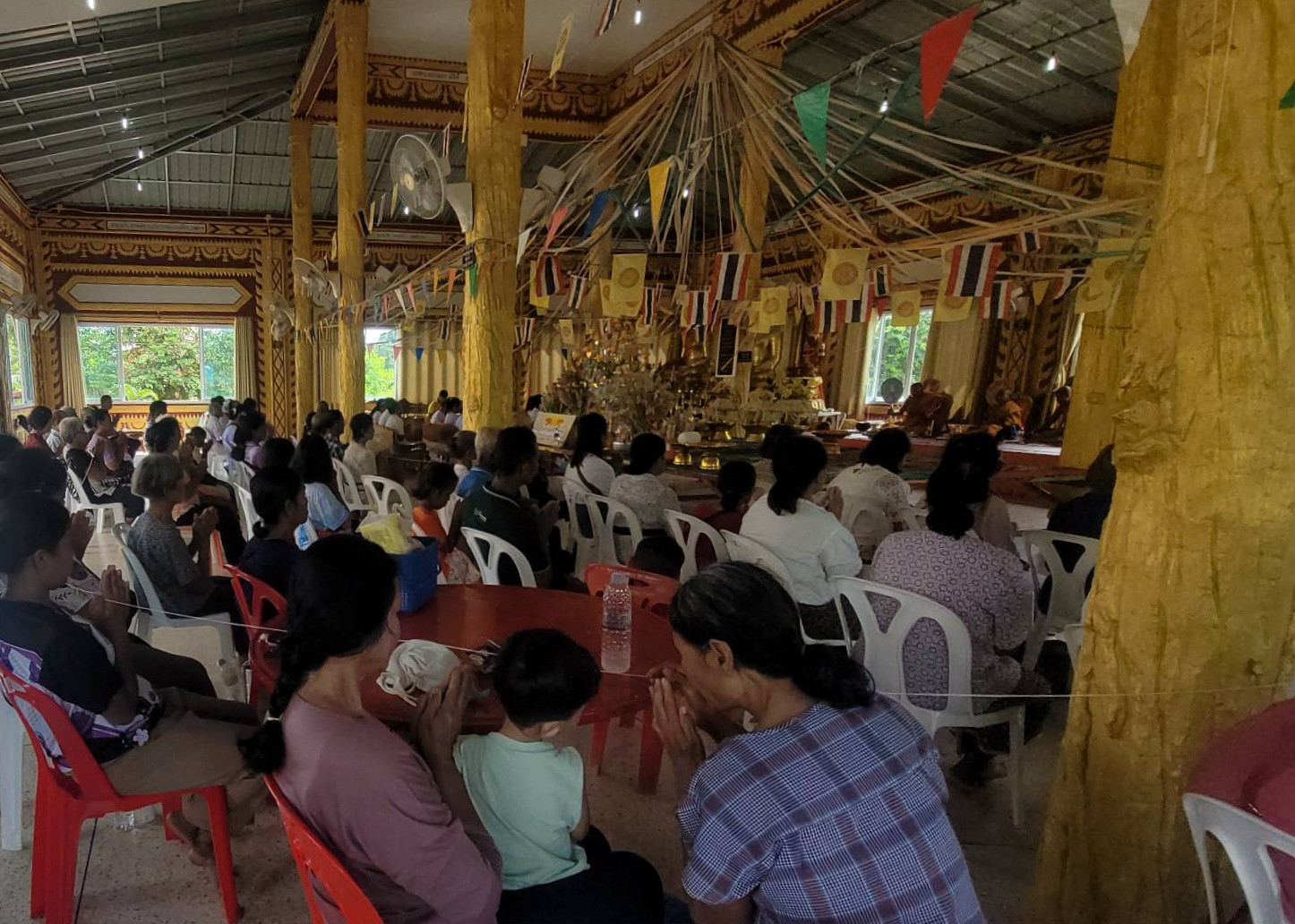 ภาพร่วมพิธีกรรมวัดคลองสาริกา