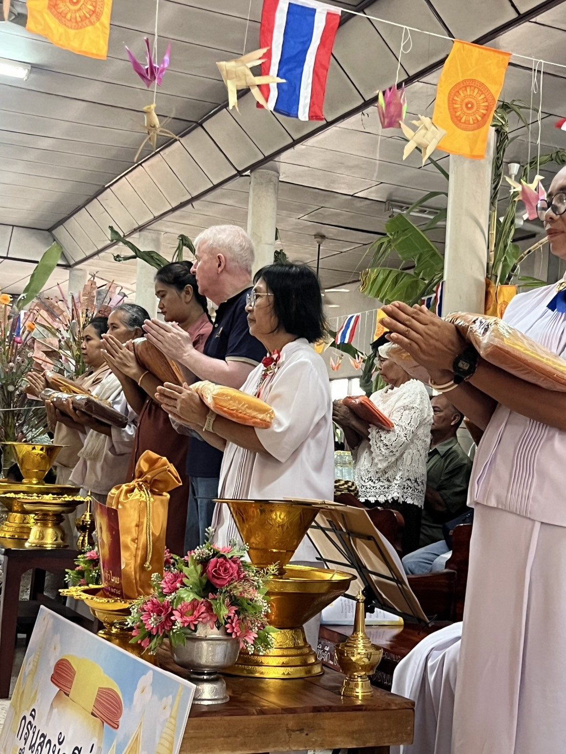 ภาพร่วมพิธีกรรมวัดไทยสามัคคี