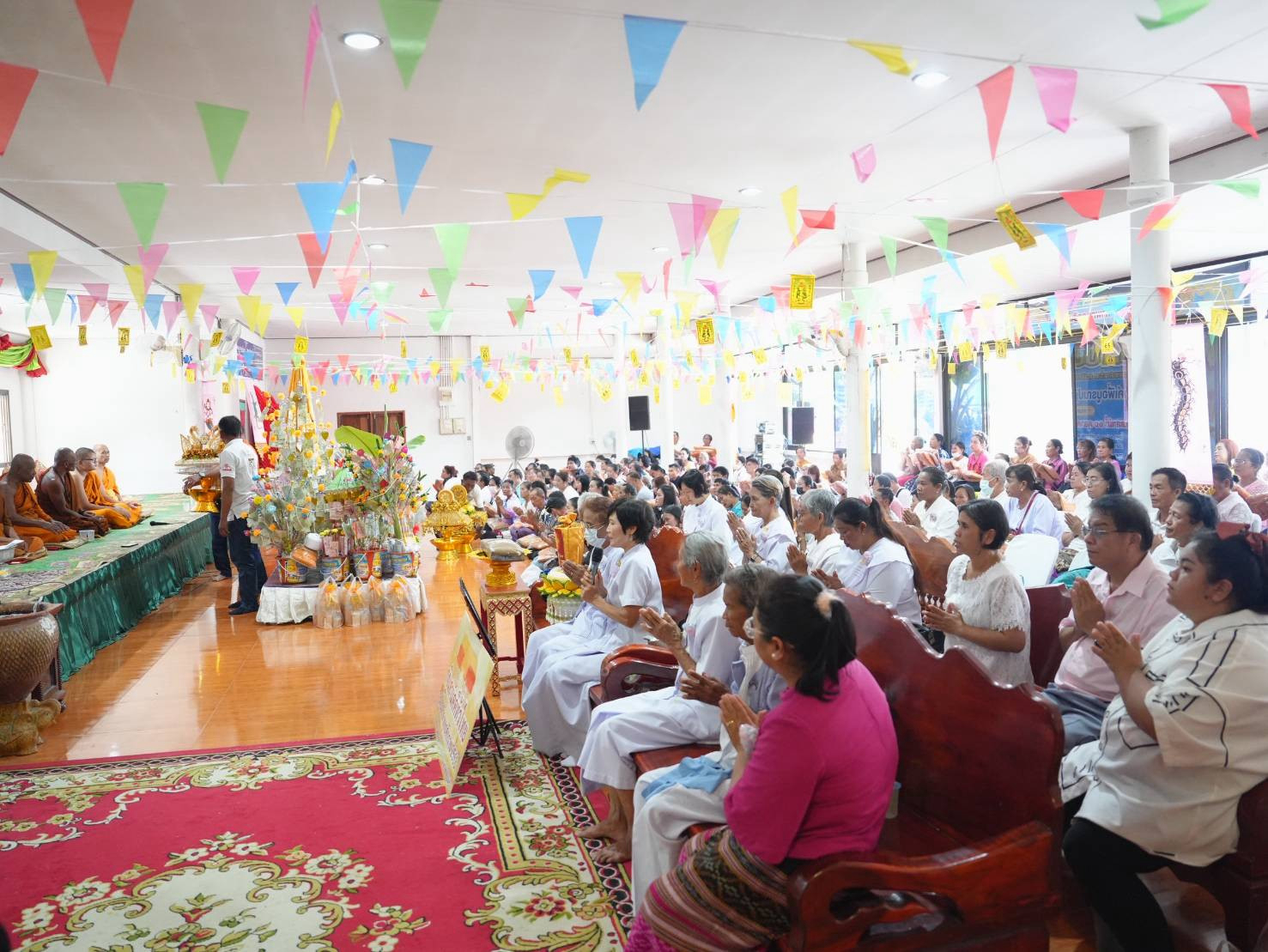 ภาพร่วมพิธีกรรมวัดบ่อทอง