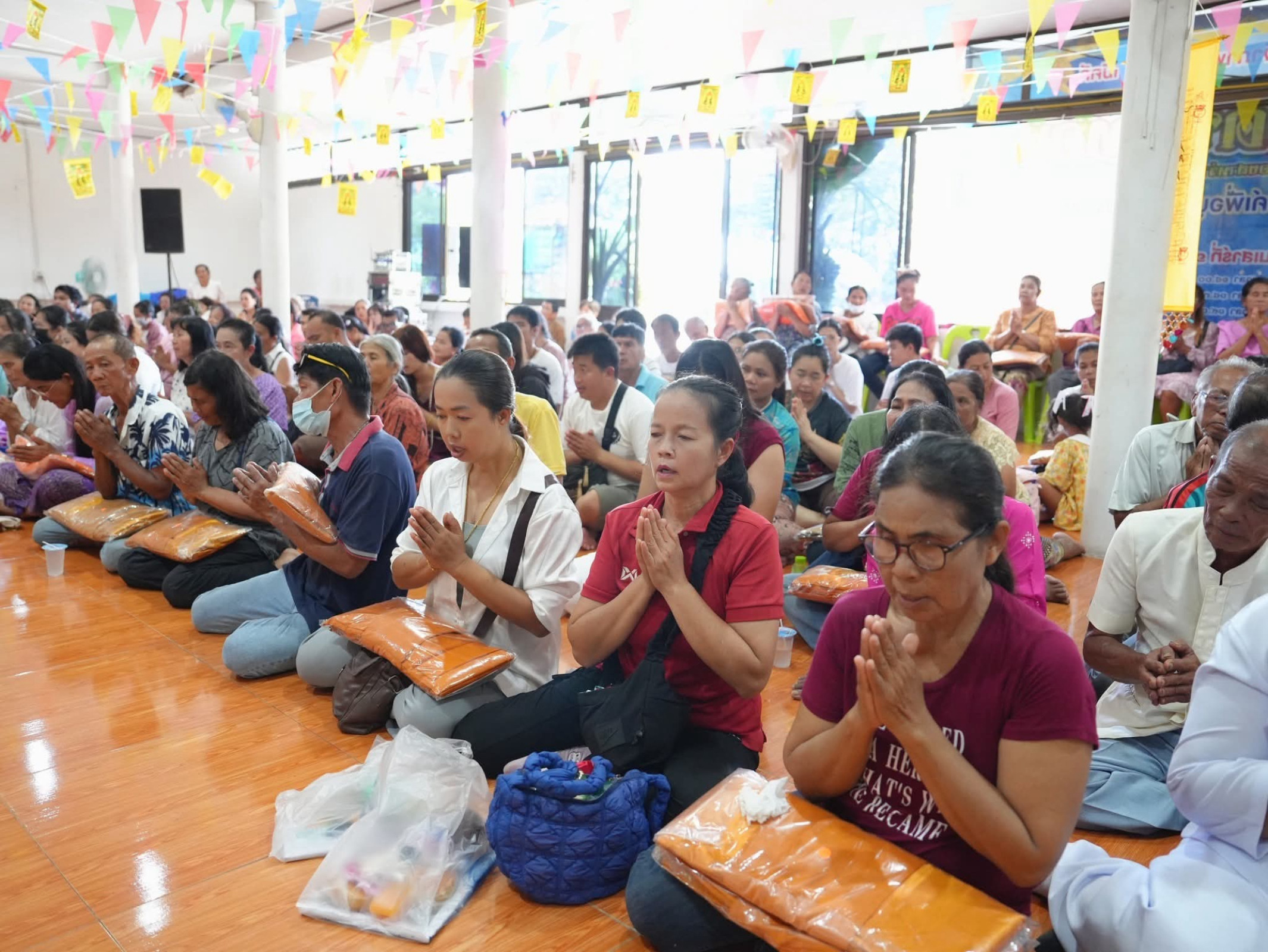 ภาพร่วมพิธีกรรมวัดบ่อทอง