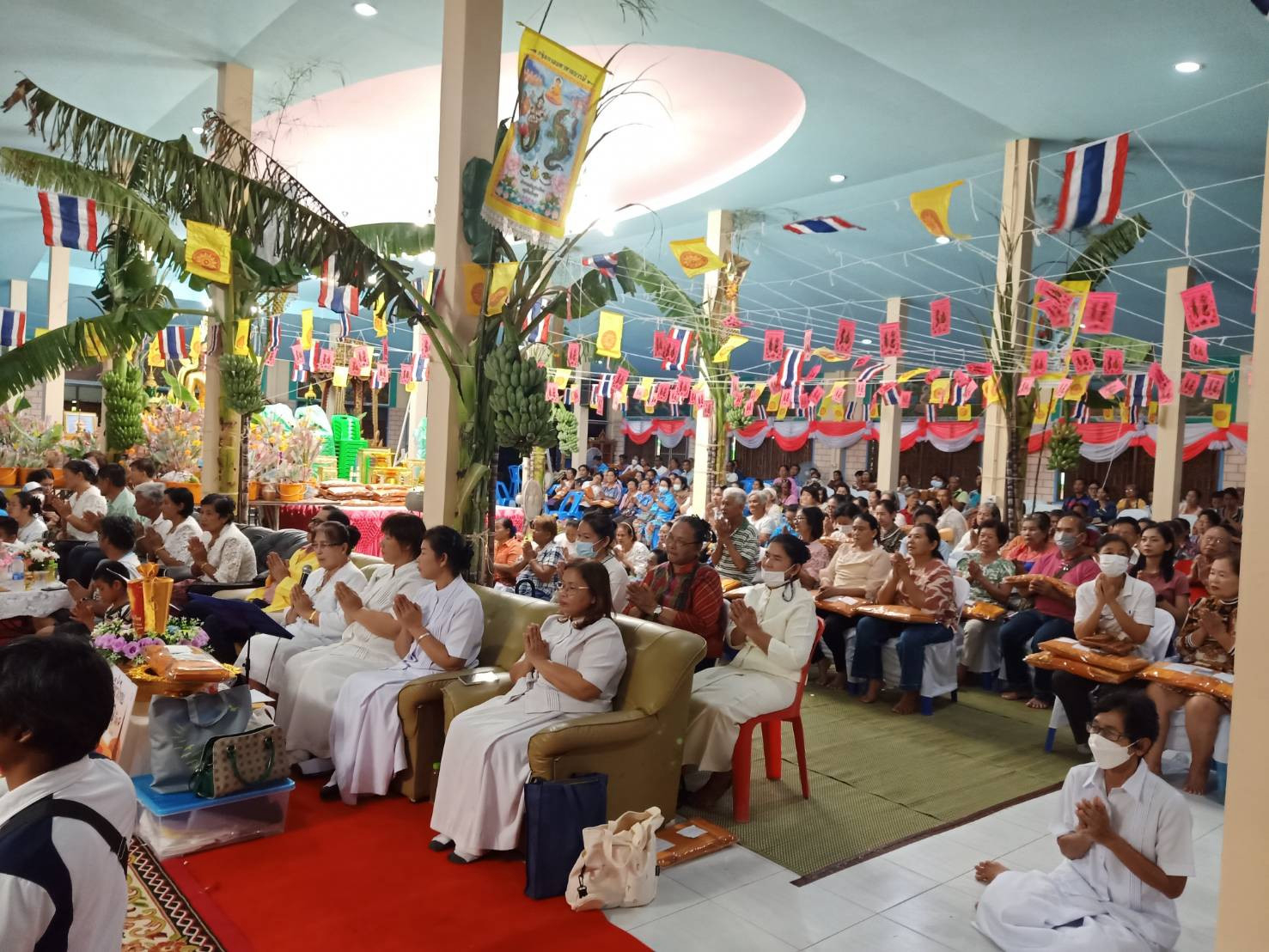 ภาพร่วมพิธีกรรมวัดหนองมะค่า