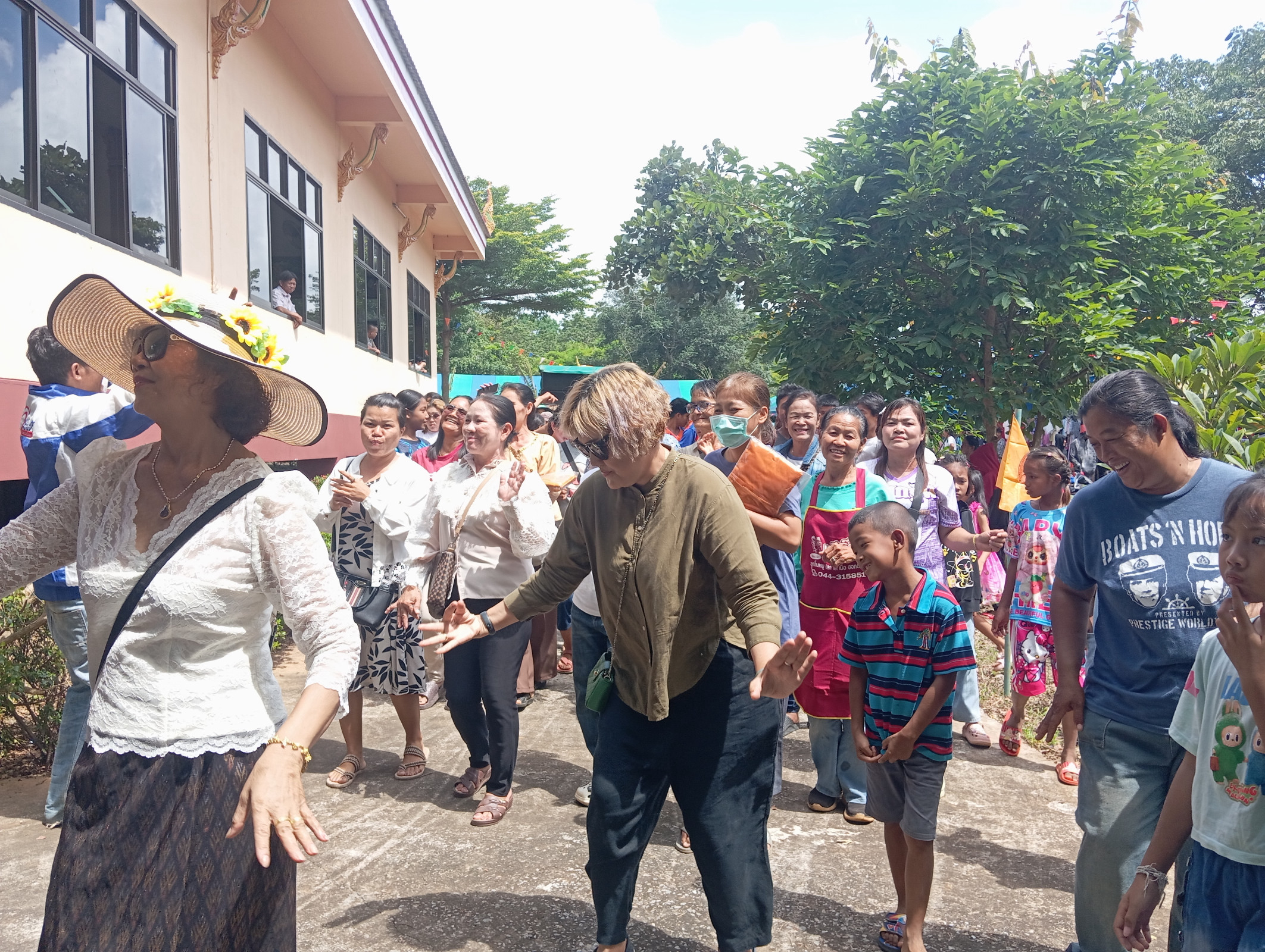 ภาพร่วมพิธีกรรมวัดหนองใหญ่