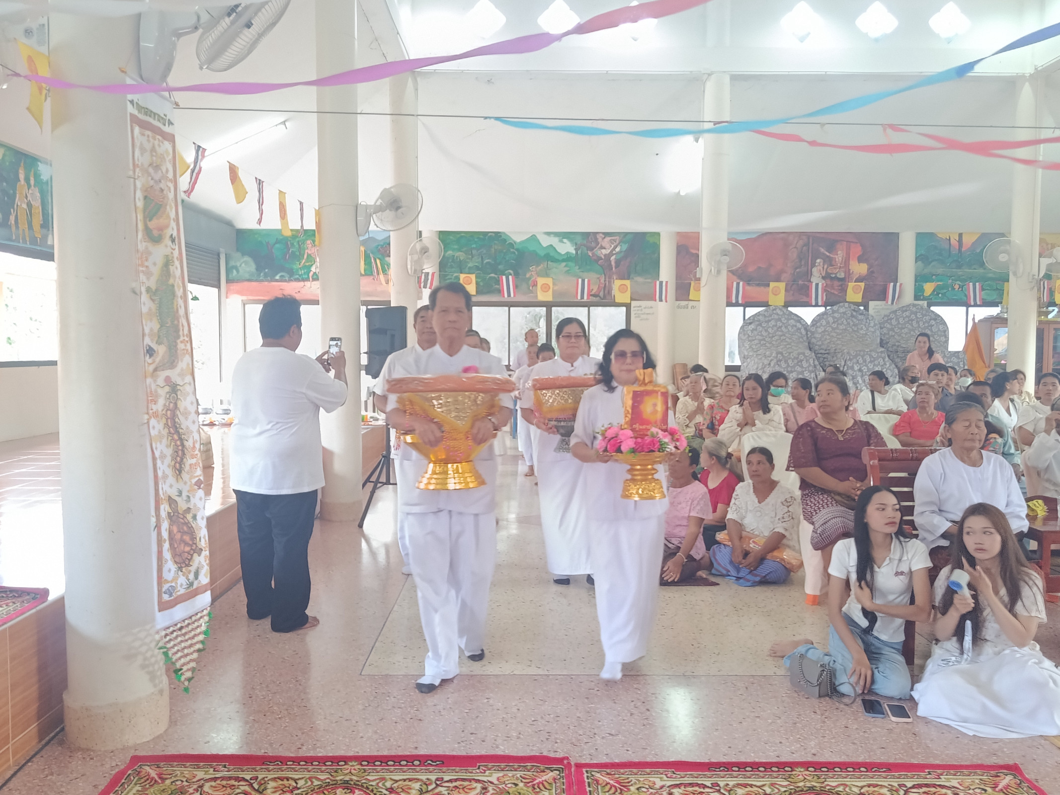 ภาพร่วมพิธีกรรมวัดใหม่สมบูรณ์จริง