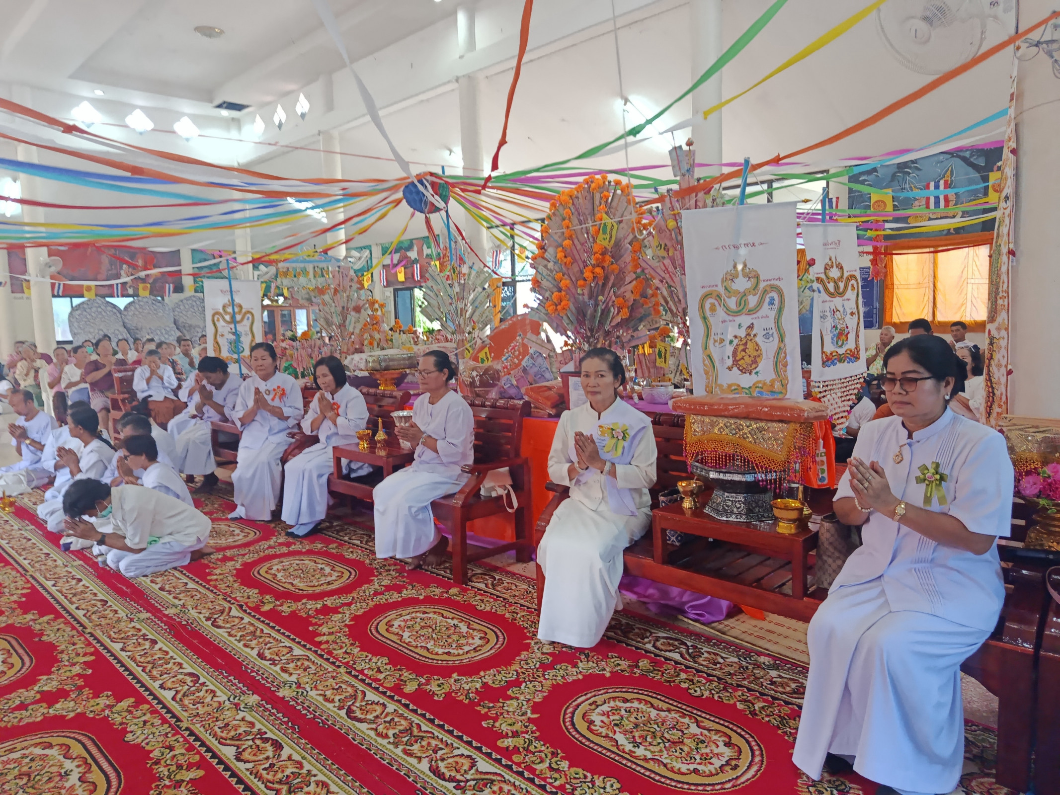 ภาพร่วมพิธีกรรมวัดใหม่สมบูรณ์จริง