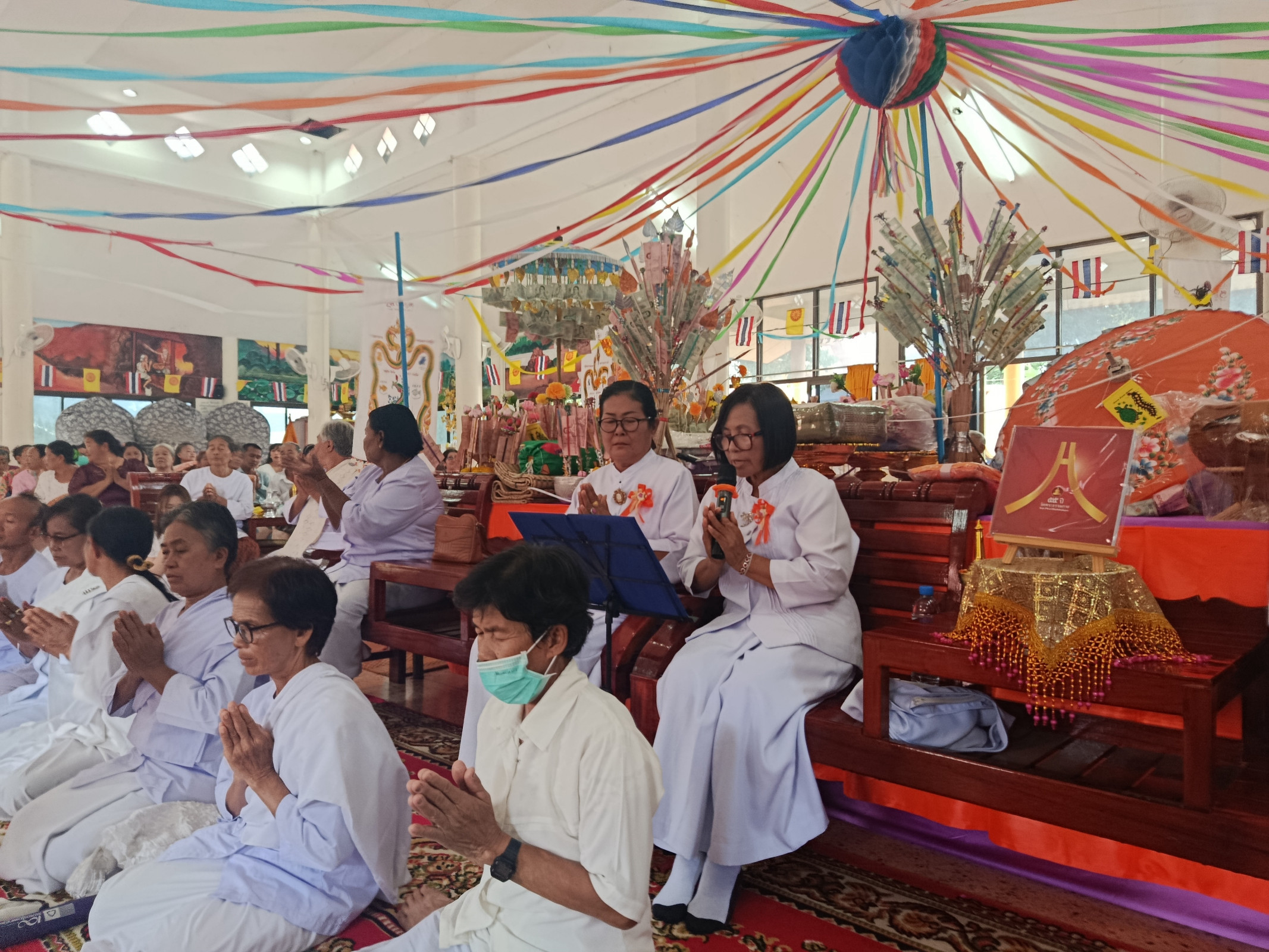 ภาพร่วมพิธีกรรมวัดใหม่สมบูรณ์จริง