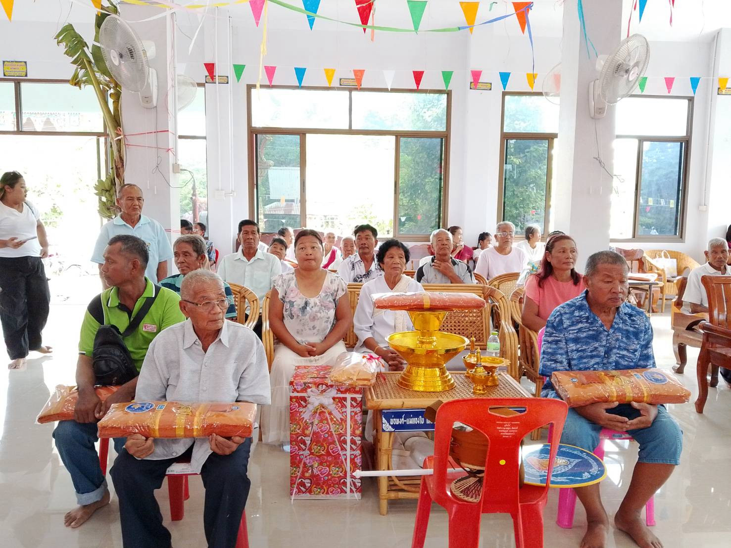 ภาพร่วมพิธีกรรมวัดดอนเขว้า