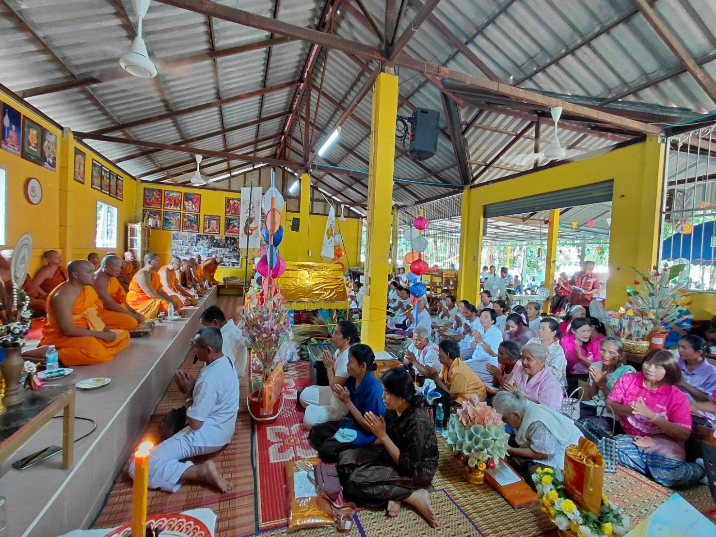 ภาพร่วมพิธีกรรมวัดป่าหนองเครือชุด