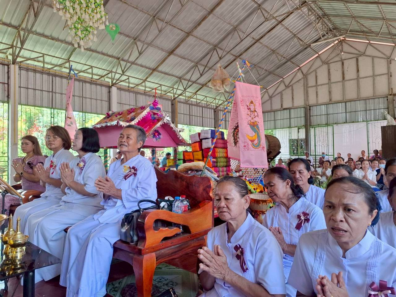 ภาพร่วมพิธีกรรมวัดโนนหญ้านาง