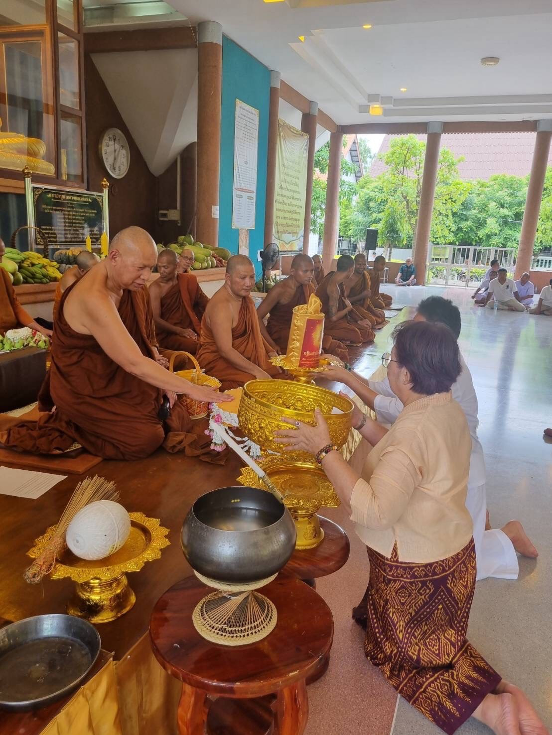 ภาพการถวายปัจจัยวัดป่าคุณสัมปันนาราม