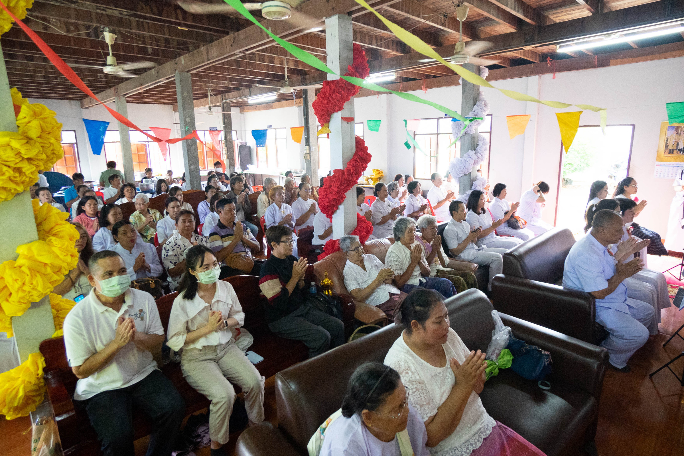 ภาพร่วมพิธีกรรมวัดประชาวาส