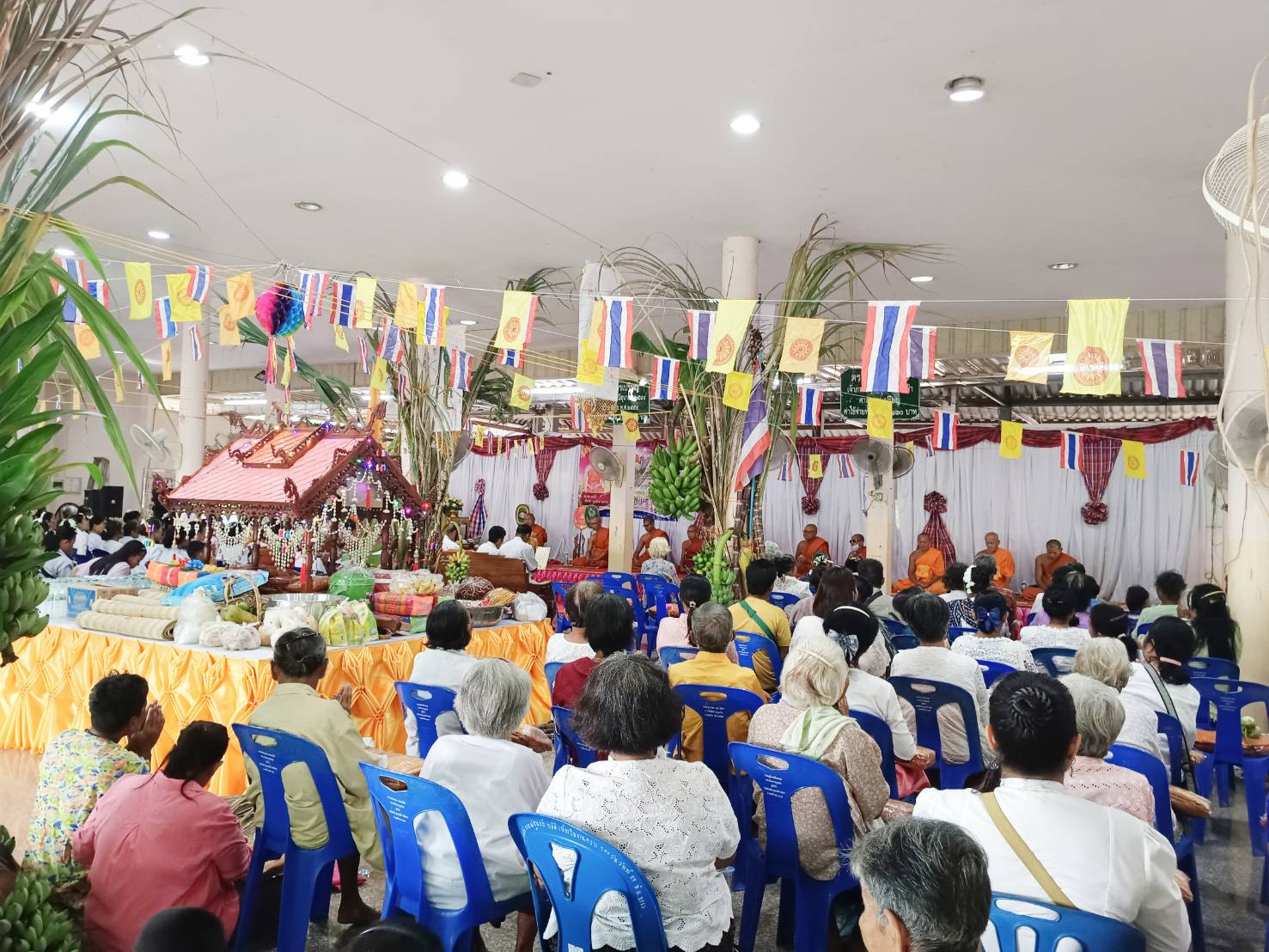 ภาพร่วมพิธีกรรมวัดขามขุนร่ม