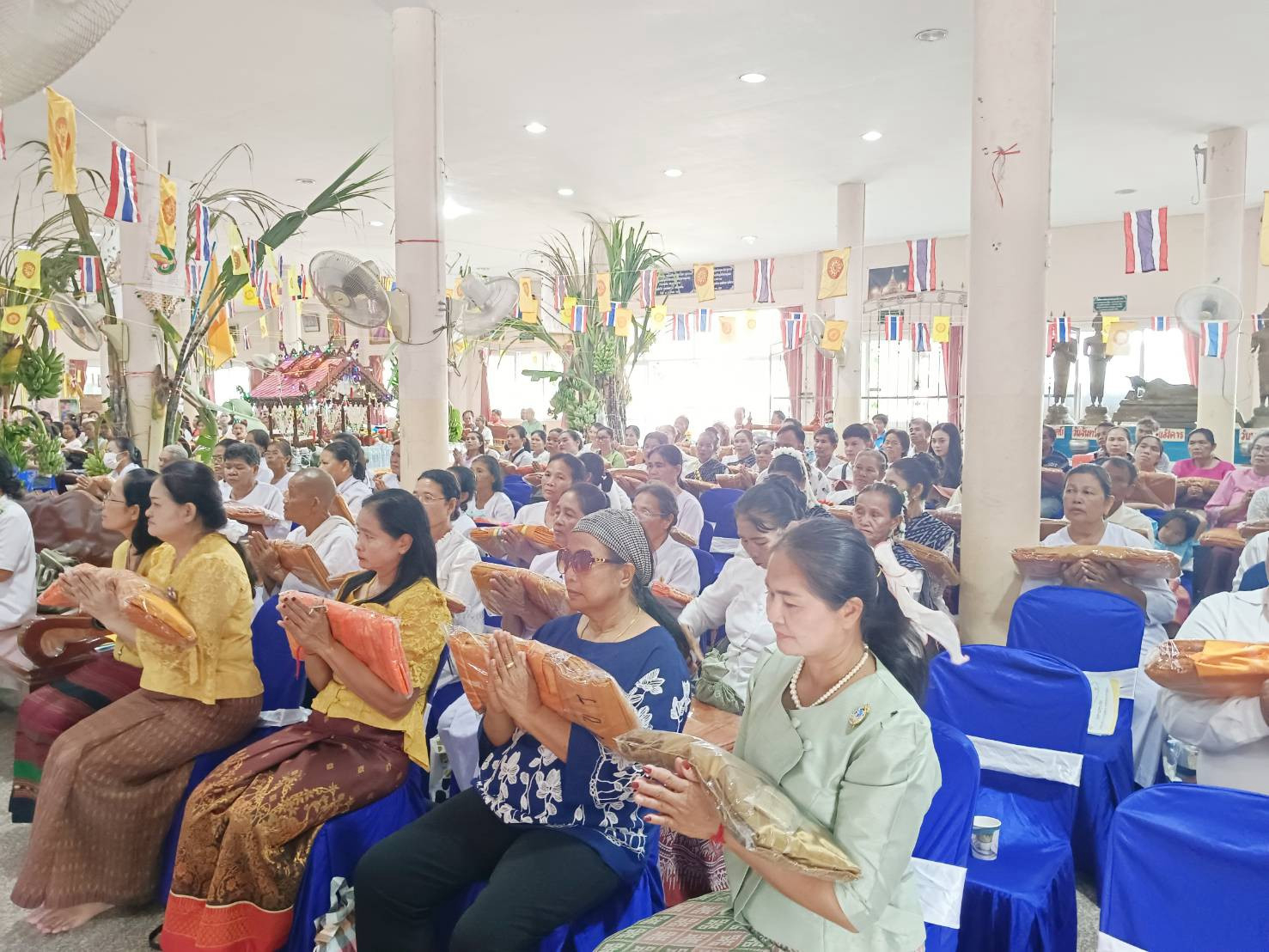 ภาพร่วมพิธีกรรมวัดขามขุนร่ม