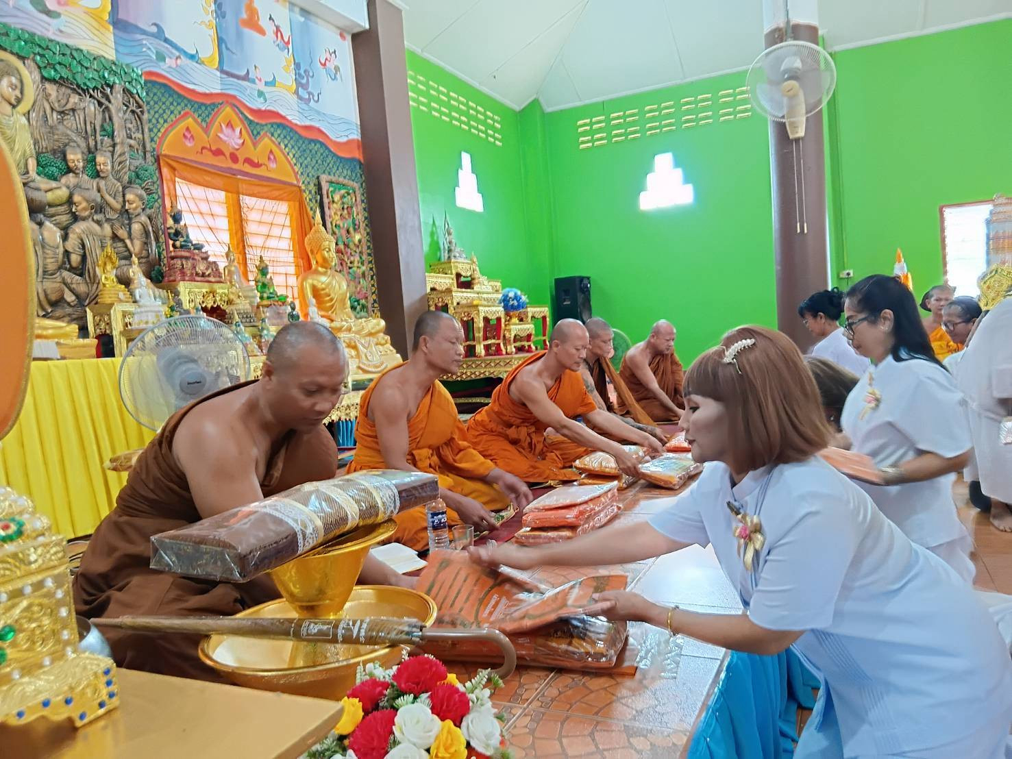 ภาพร่วมพิธีกรรมวัดมาบกราด