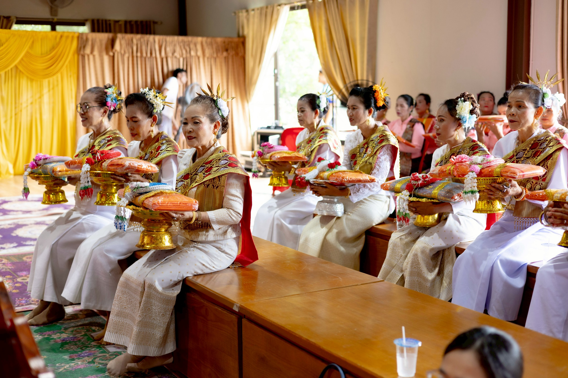 ภาพร่วมพิธีกรรมวัดผาแดง