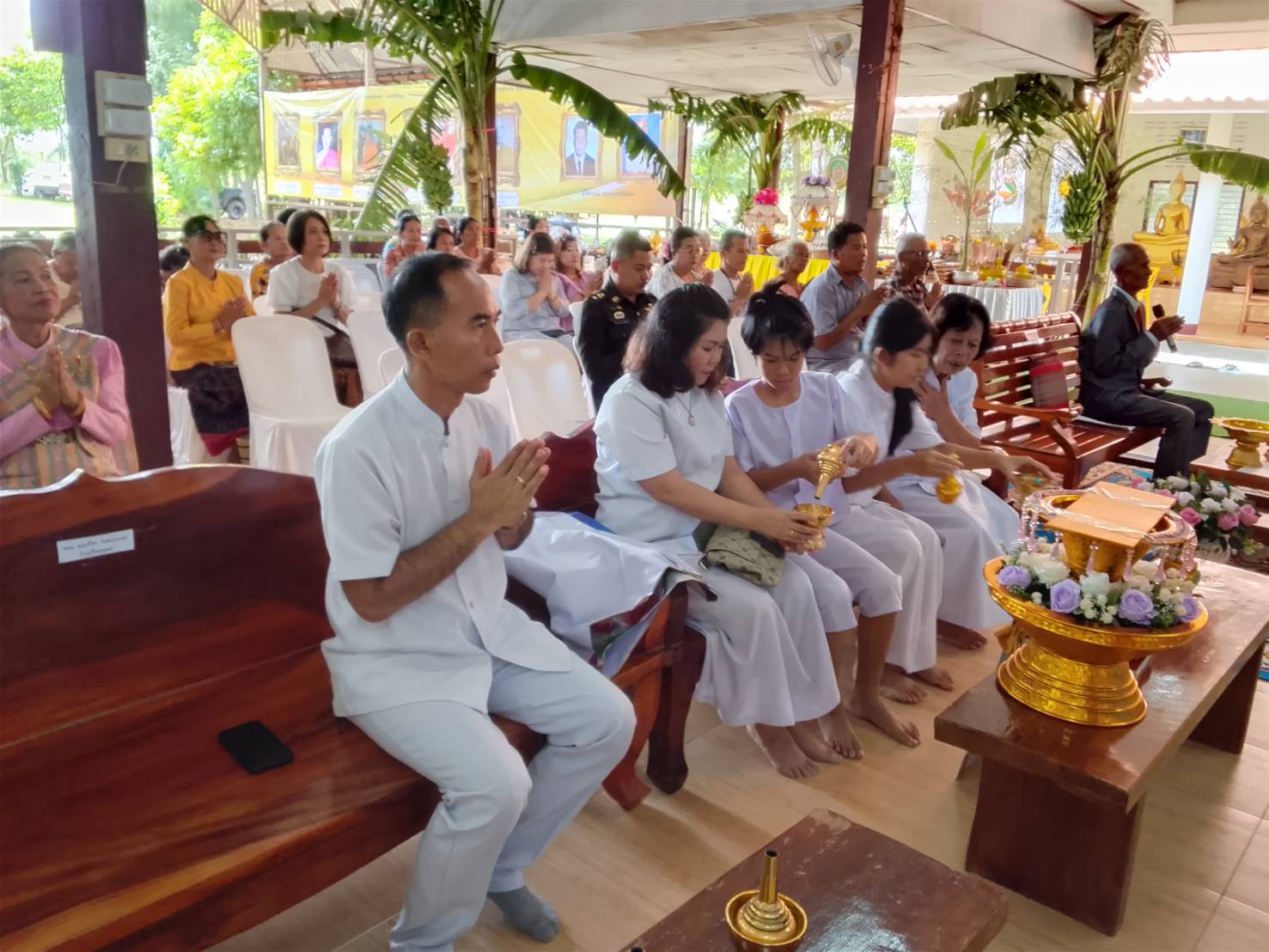 ภาพร่วมพิธีกรรมศูนย์ปฏิบัติธรรมเทียนถวาย