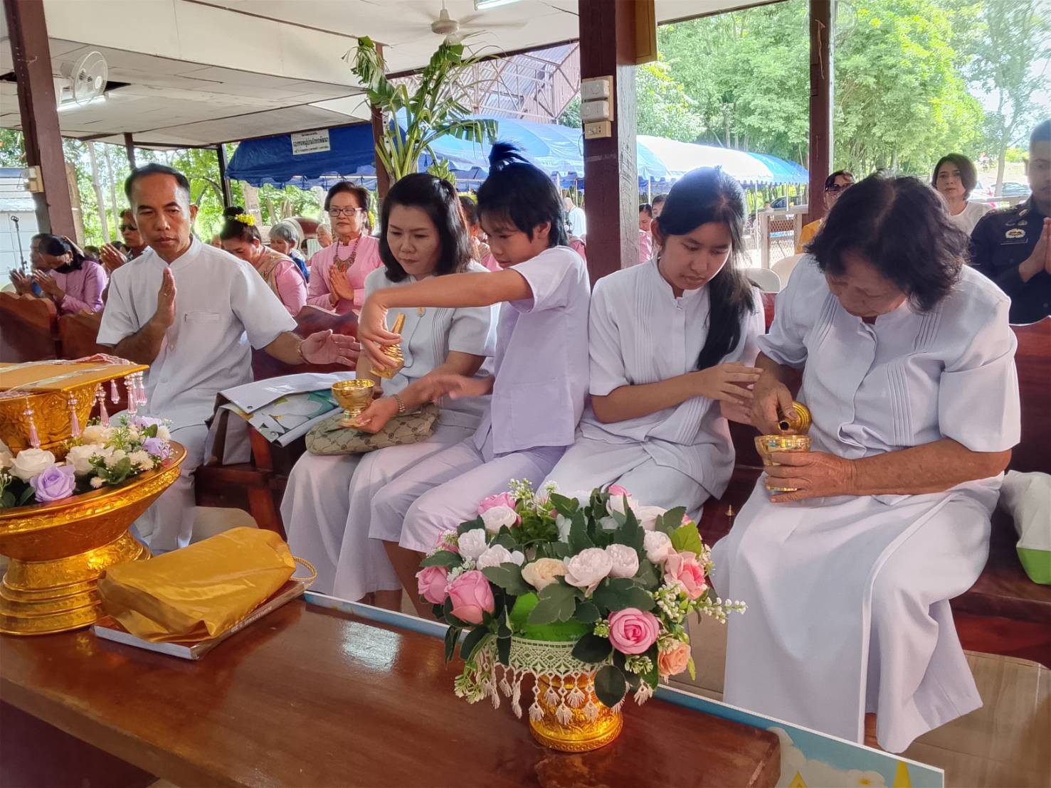 ภาพร่วมพิธีกรรมศูนย์ปฏิบัติธรรมเทียนถวาย