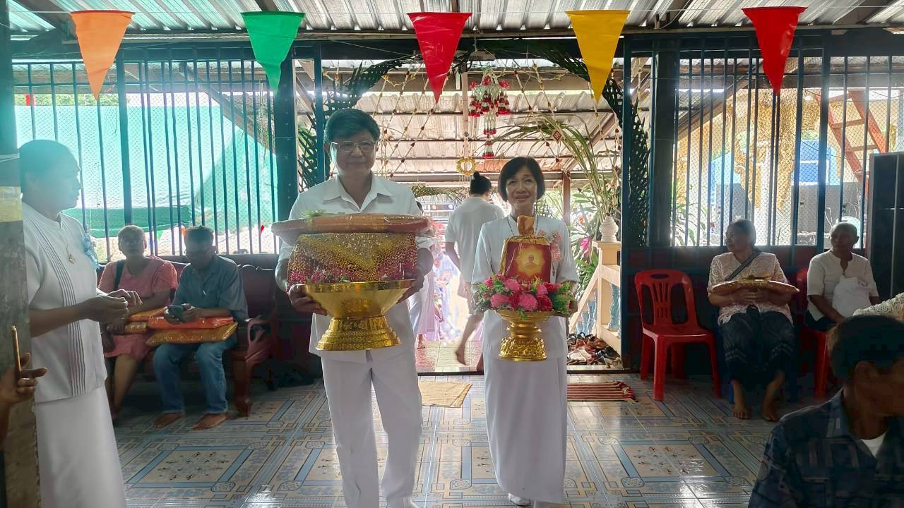 ภาพร่วมขบวนกฐินวัดห้วยลึกสามัคคีธรรม