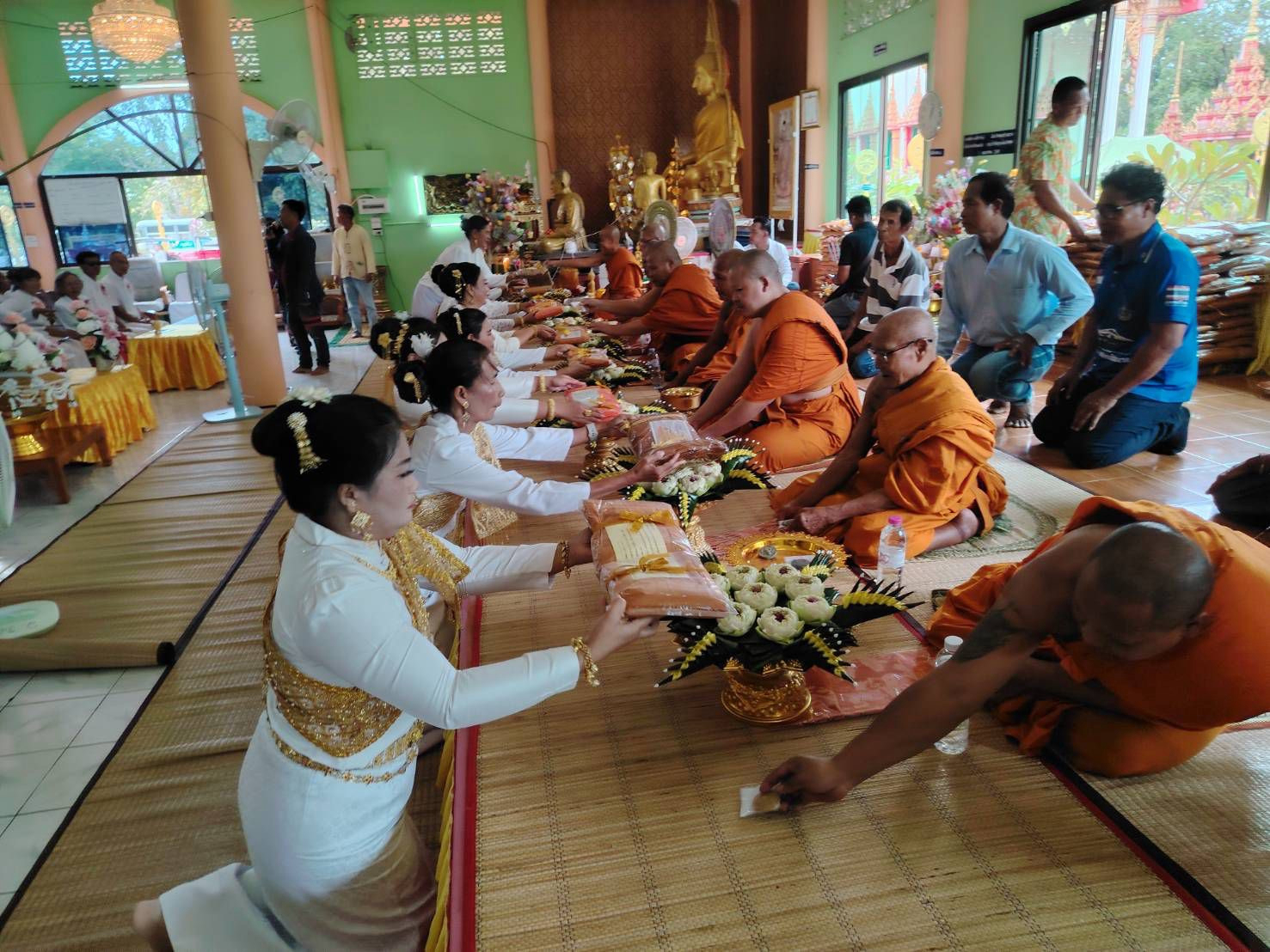 ภาพร่วมพิธีกรรมวัดหนองกระสัง