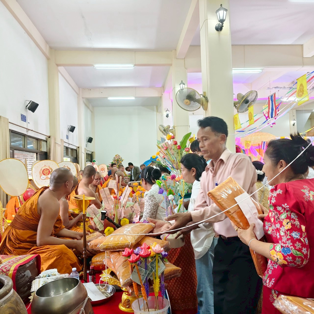 ภาพร่วมพิธีกรรมวัดวารีสุทธาราม
