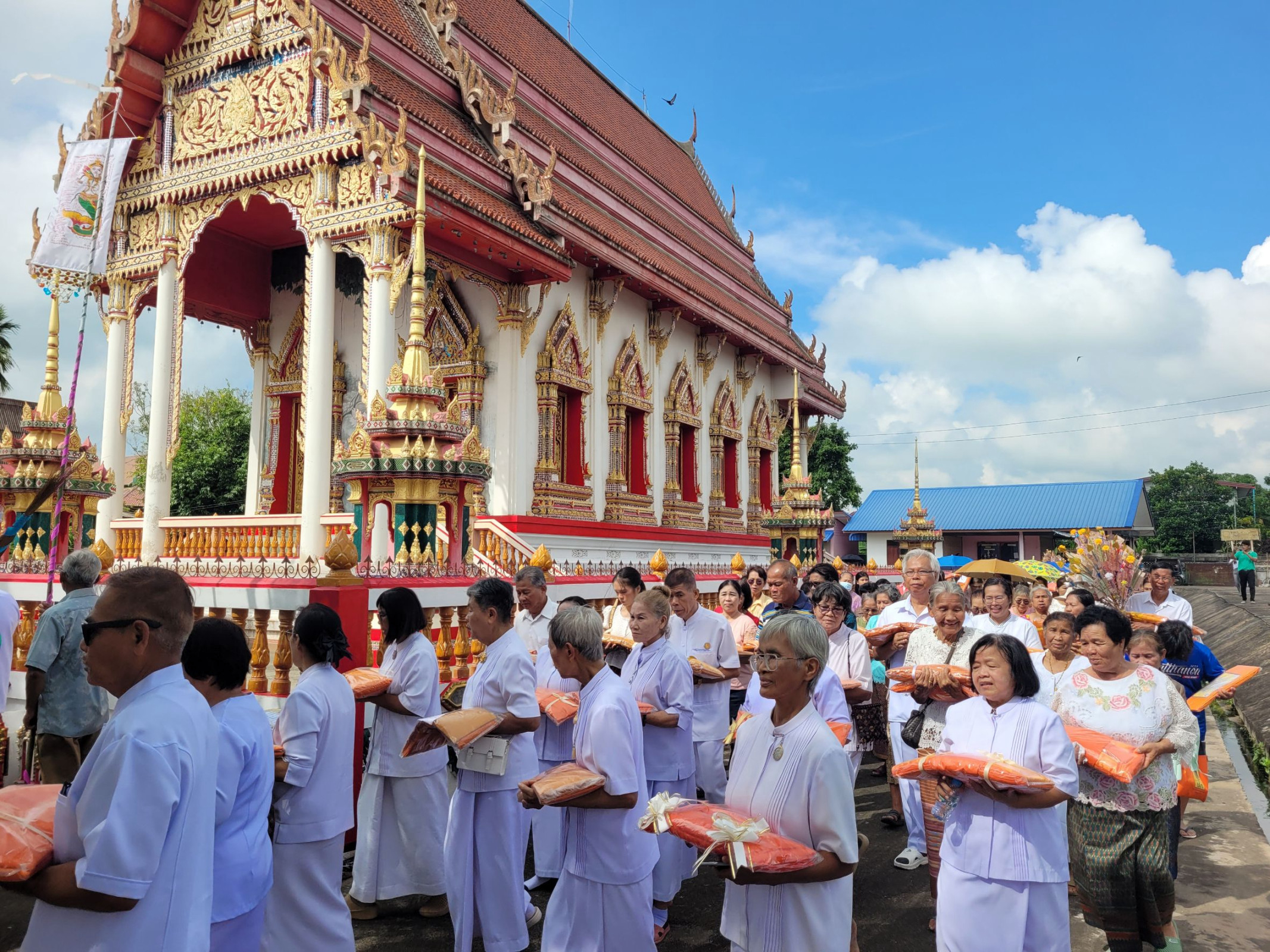 ภาพร่วมพิธีกรรมวัดใหญ่สุขัง