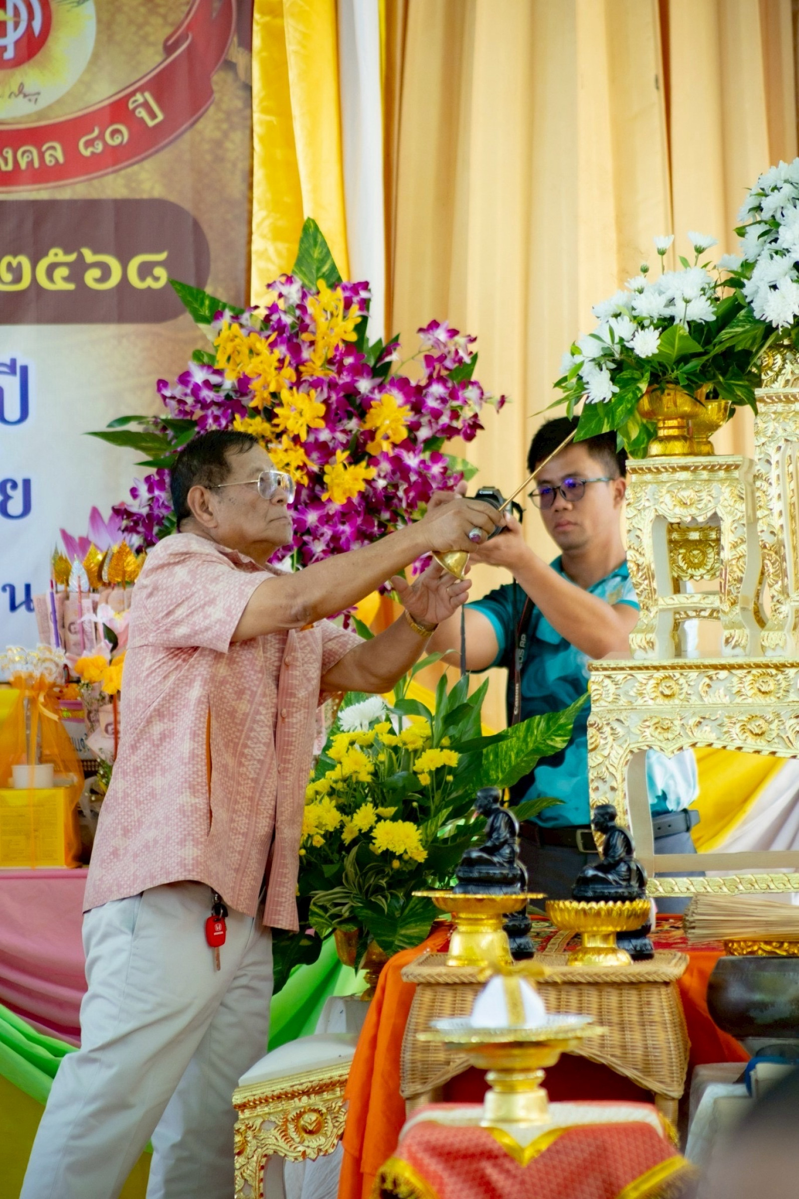 ภาพร่วมพิธีกรรมวัดสระแก้ว