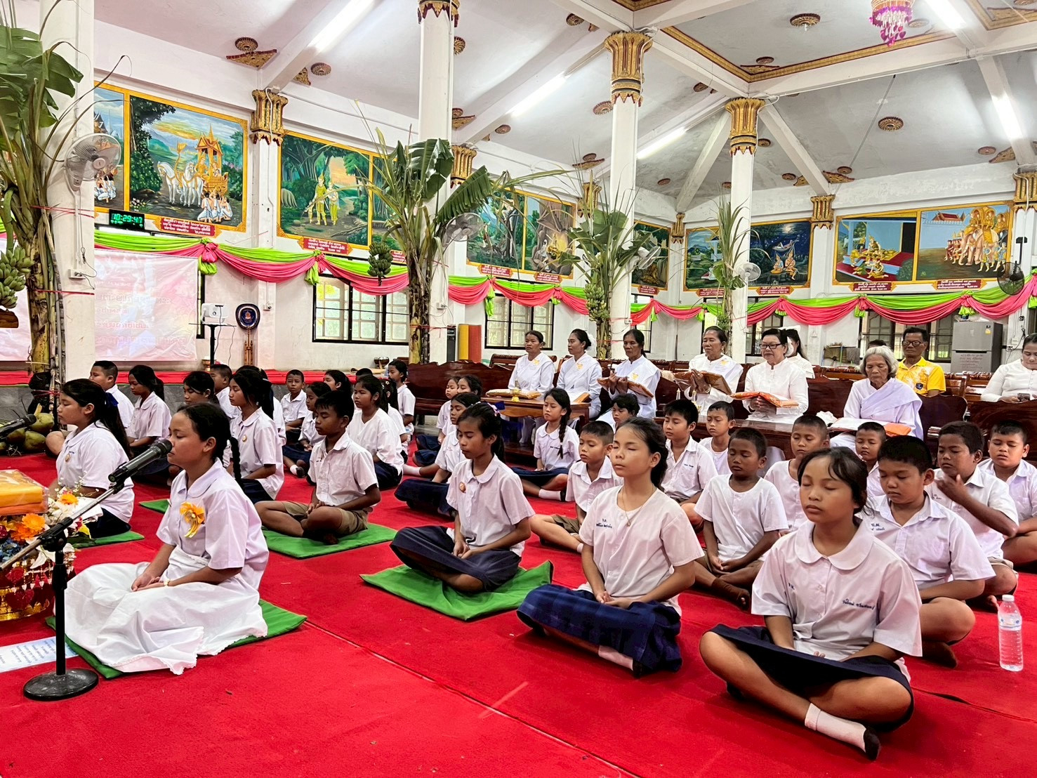 ภาพร่วมพิธีกรรมวัดเจริญพรต