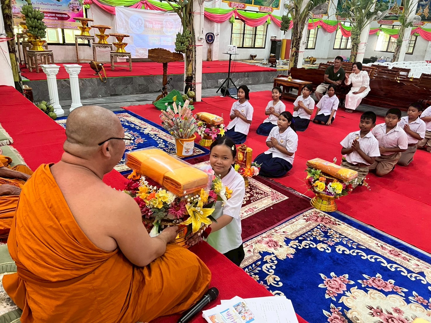 ภาพร่วมพิธีกรรมวัดเจริญพรต