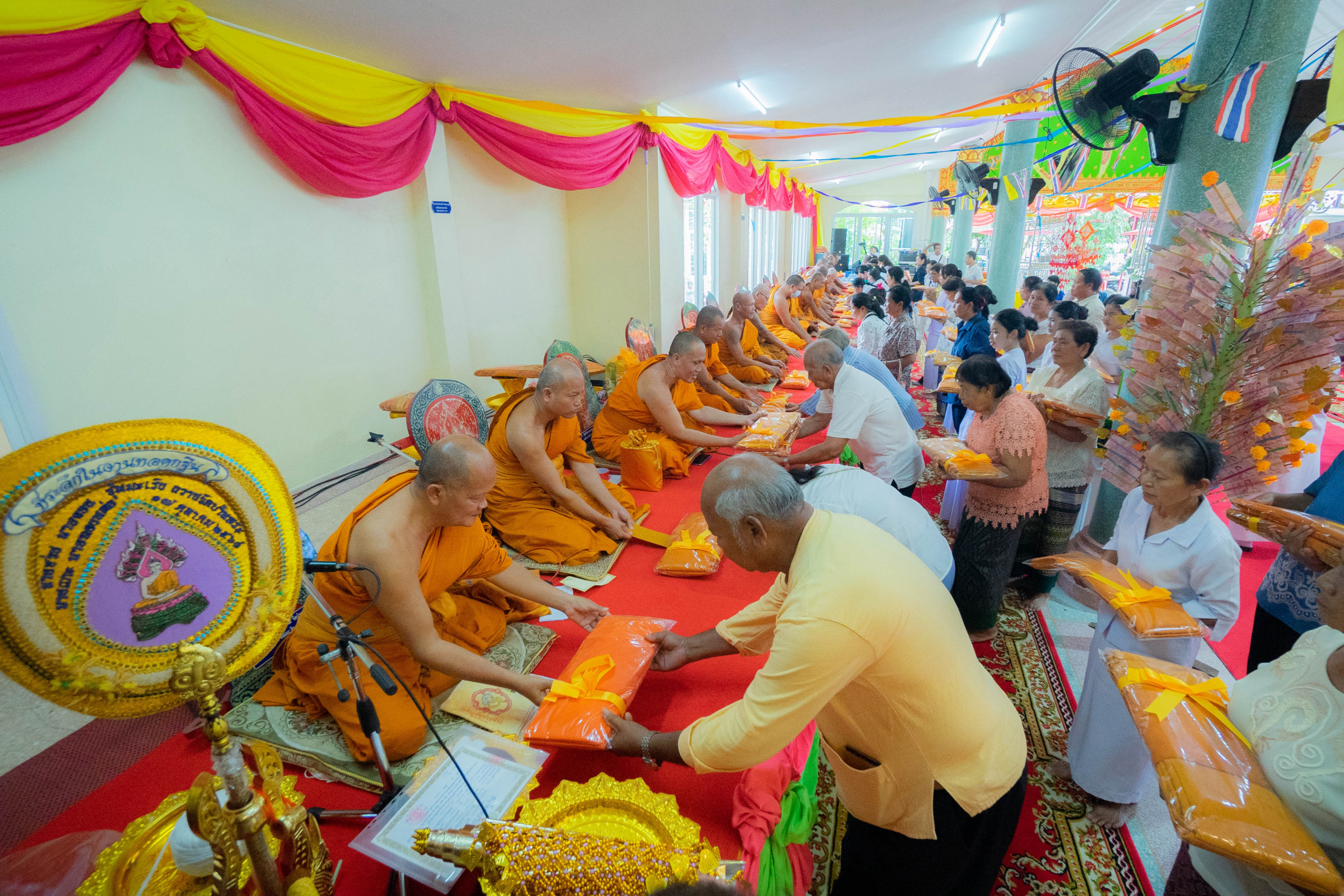 ภาพร่วมพิธีกรรมวัดบ้านพระ