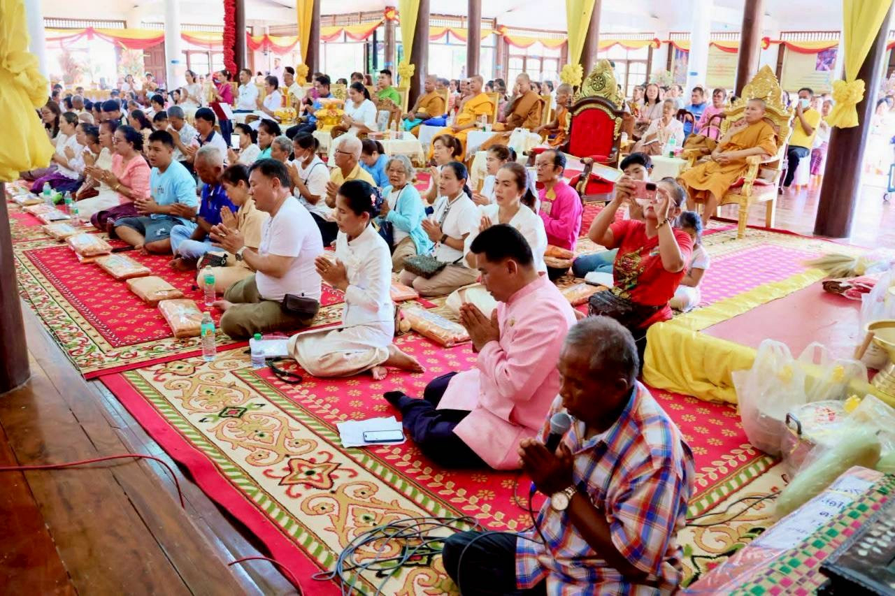 ภาพร่วมพิธีกรรมวัดจระเข้หิน