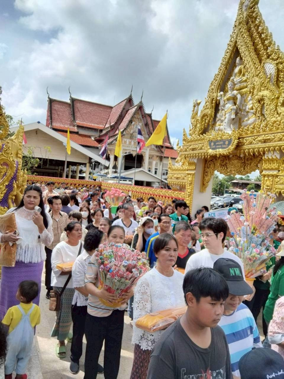 ภาพร่วมพิธีกรรมวัดใหม่สระประทุม