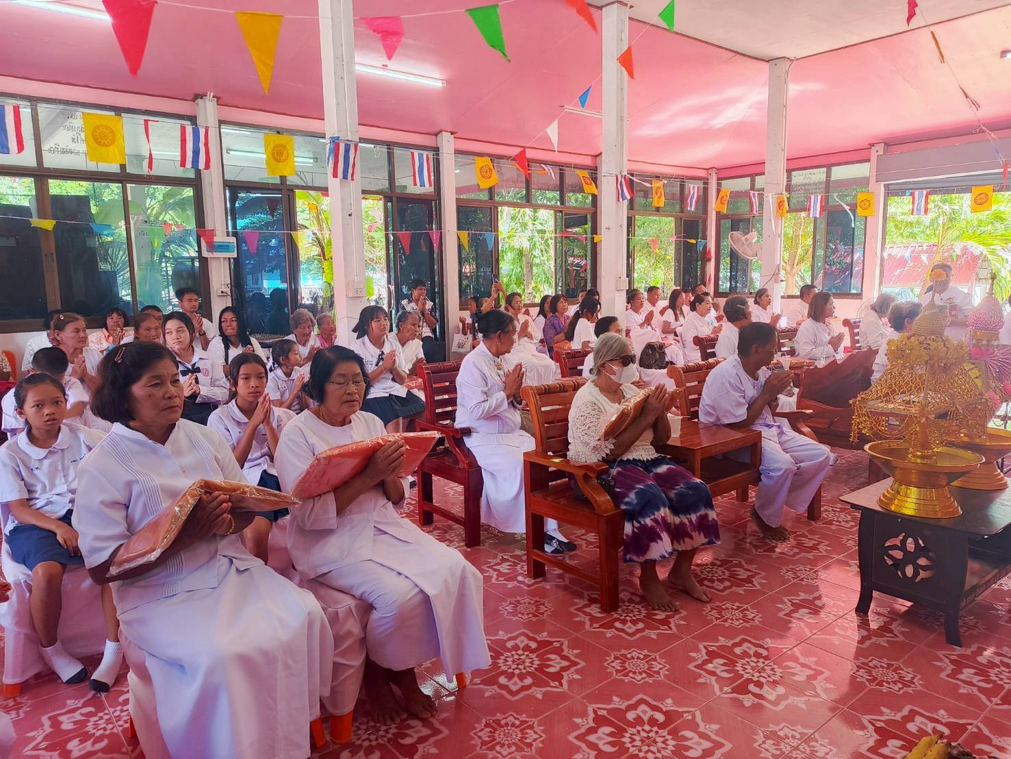 ภาพร่วมพิธีกรรมวัดค้างพลูกลาง