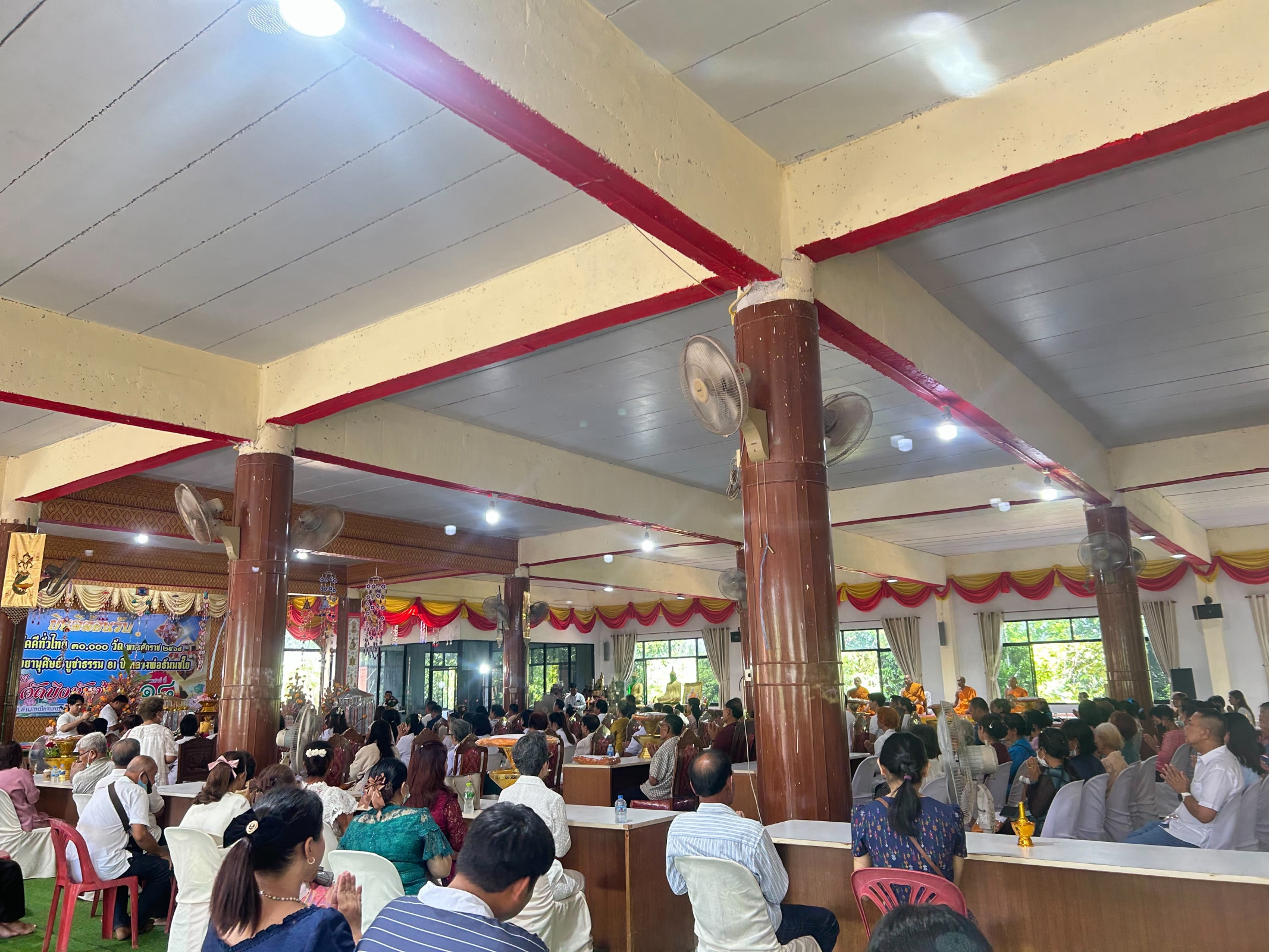 ภาพร่วมพิธีกรรมวัดบึงทับช้าง