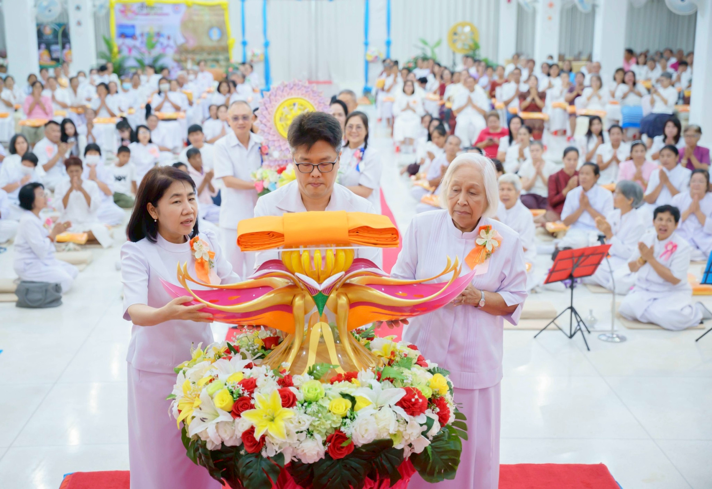 ภาพร่วมพิธีกรรมศูนย์ปฏิบัติธรรมเพชรบูรณ์
