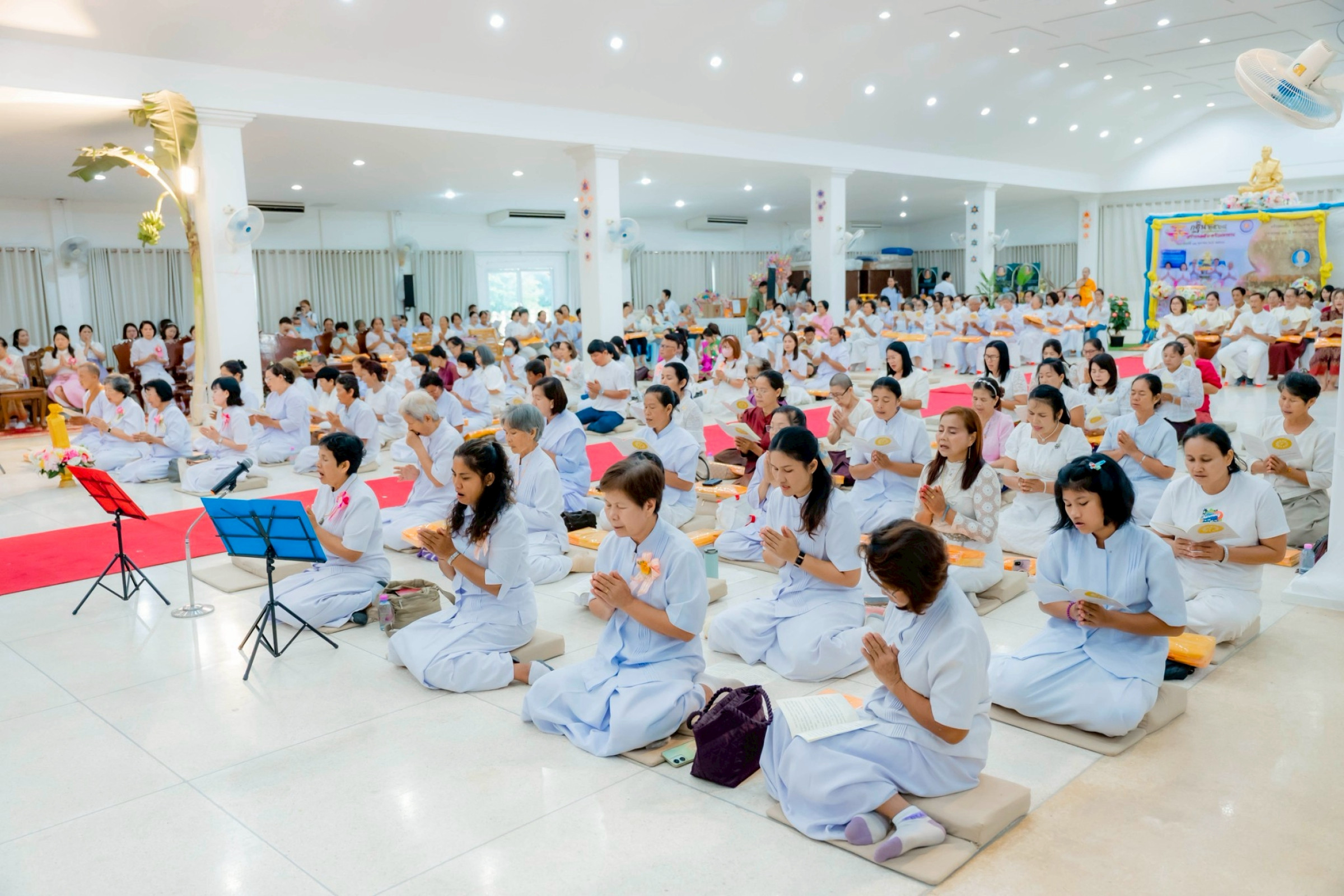 ภาพร่วมพิธีกรรมศูนย์ปฏิบัติธรรมเพชรบูรณ์