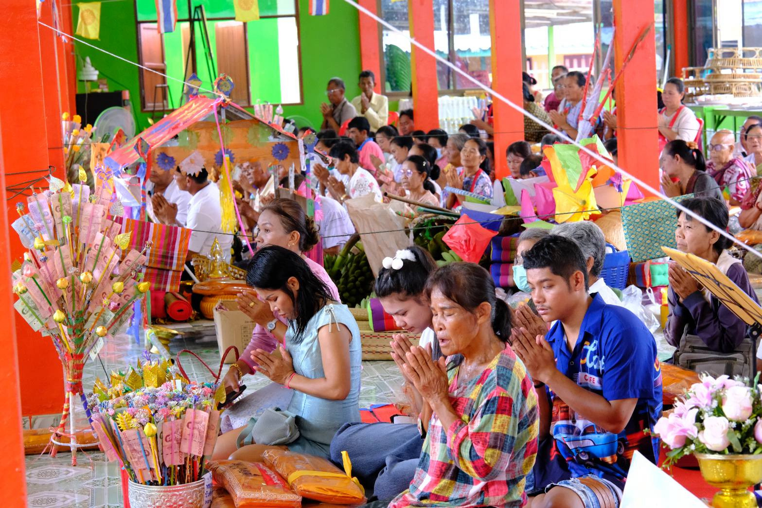 ภาพร่วมพิธีกรรมวัดบ้านหนองหว้า