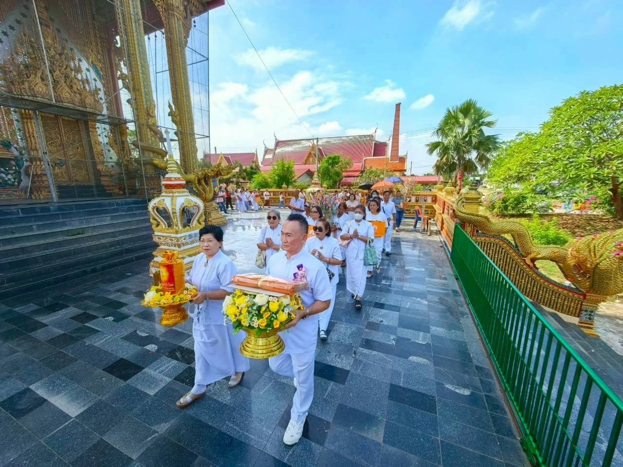 ภาพร่วมขบวนกฐินวัดกงลาด