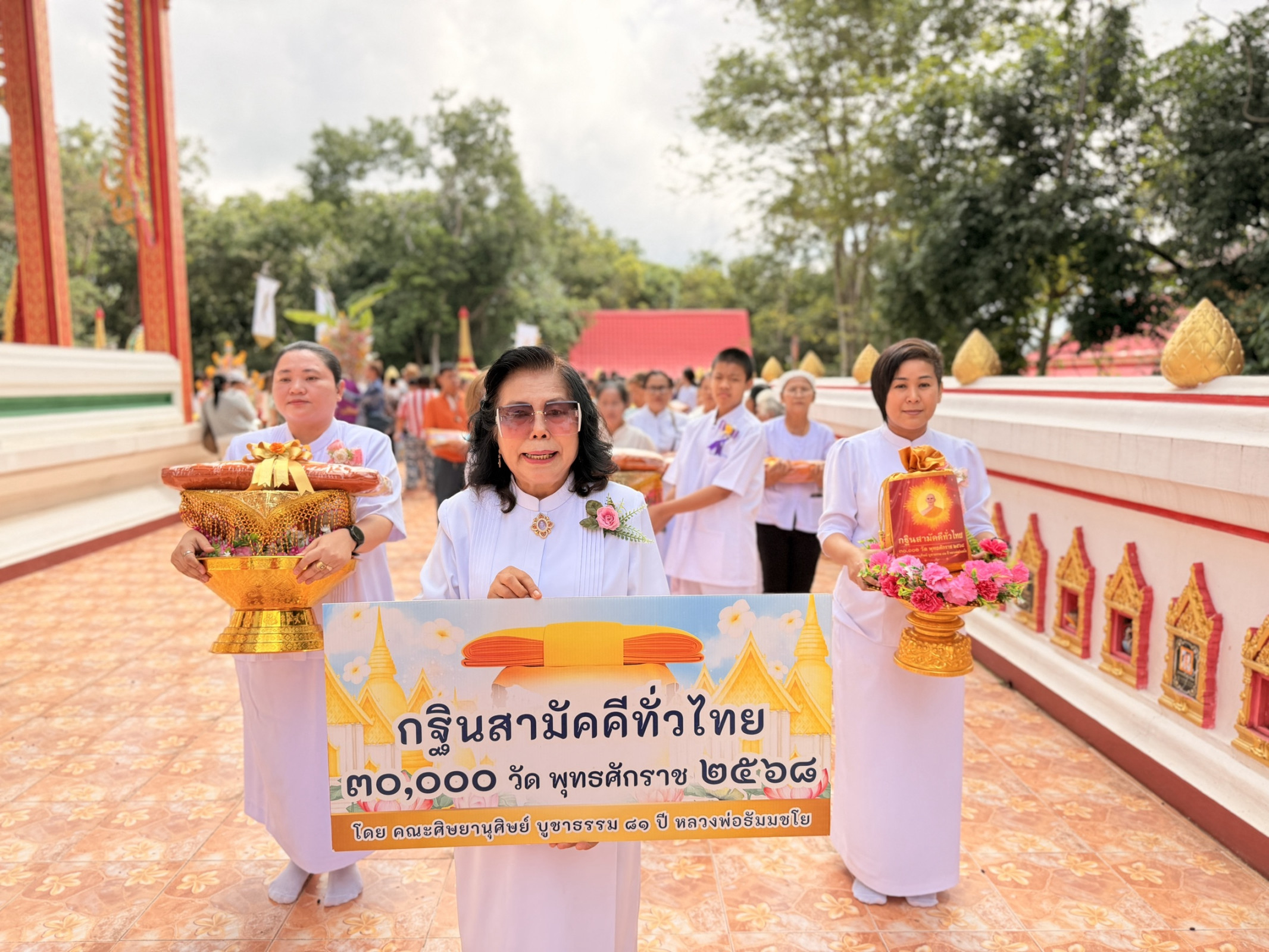 ภาพร่วมขบวนกฐินวัดเขายายเที่ยงเหนือ